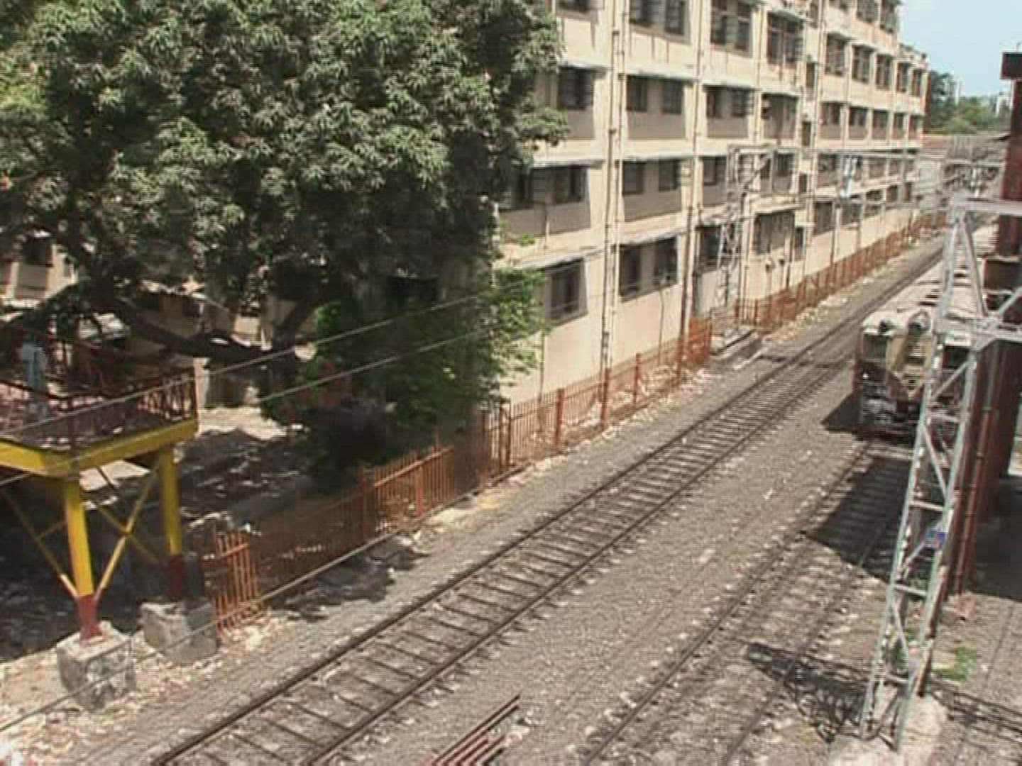 231538582 / Passenger / Railway Transport / Mumbai