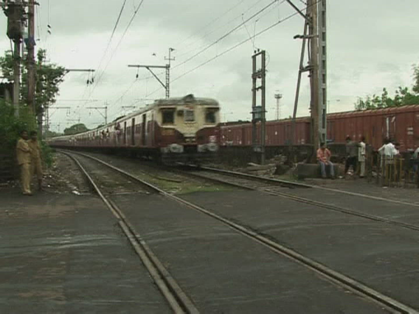 444696104 / Passenger / Railway Transport / Mumbai