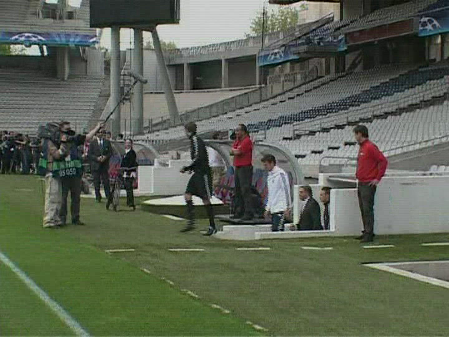 420641410 / FC Bayern Munich / Football Training / France