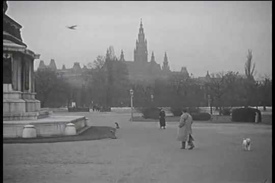 Home movies of Vienna Austria in the 1930s.