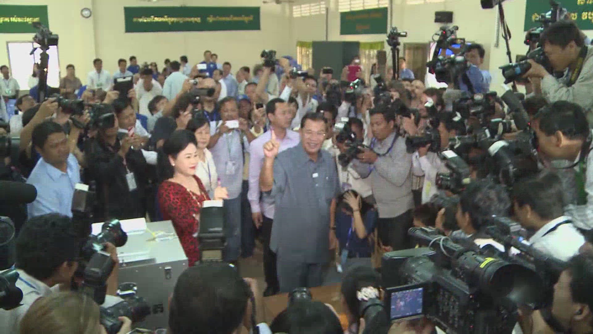 414945510 / News Footage / Jul 28, 2013