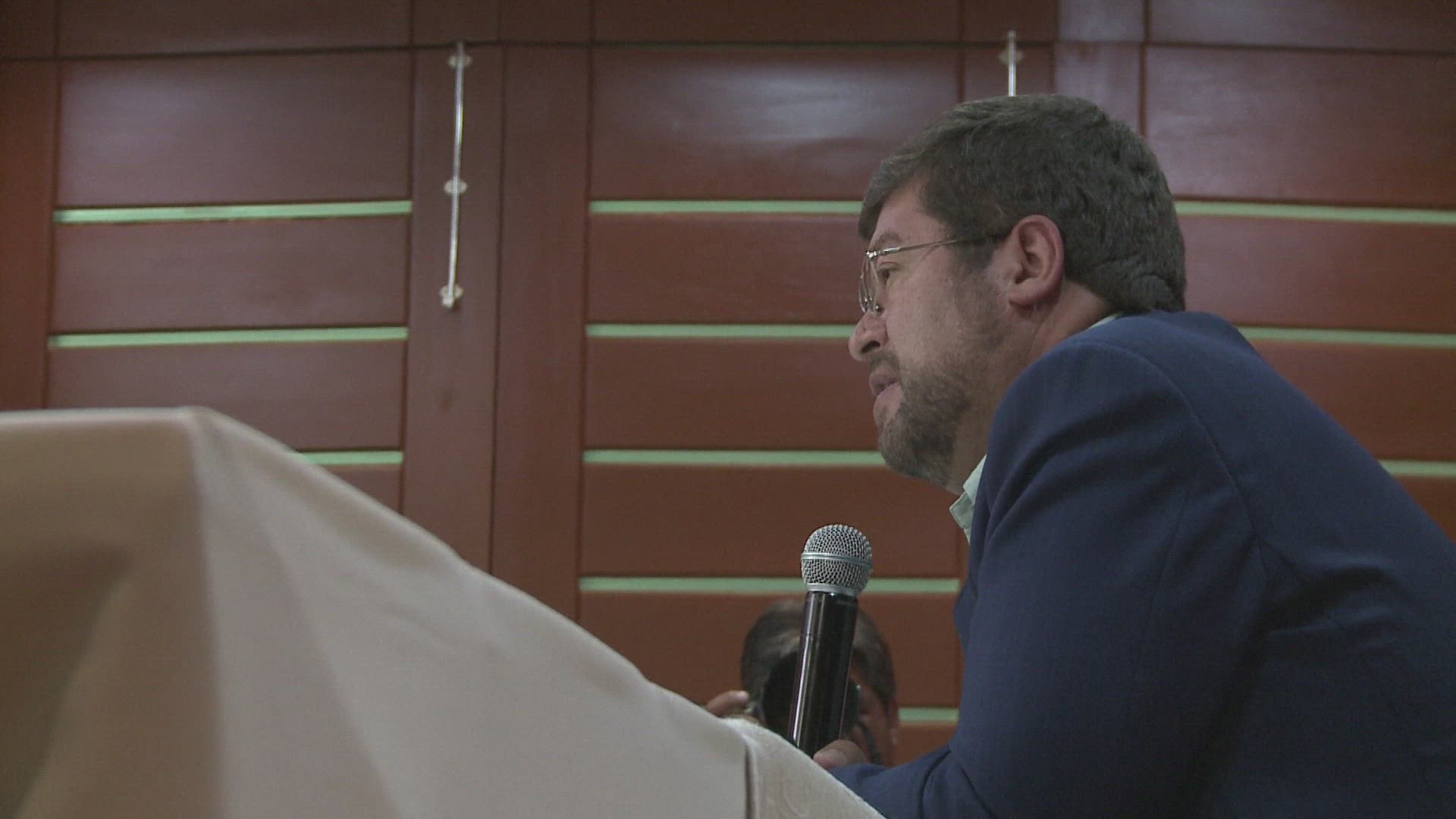 997889300 / News Footage / Oct 8, 2014