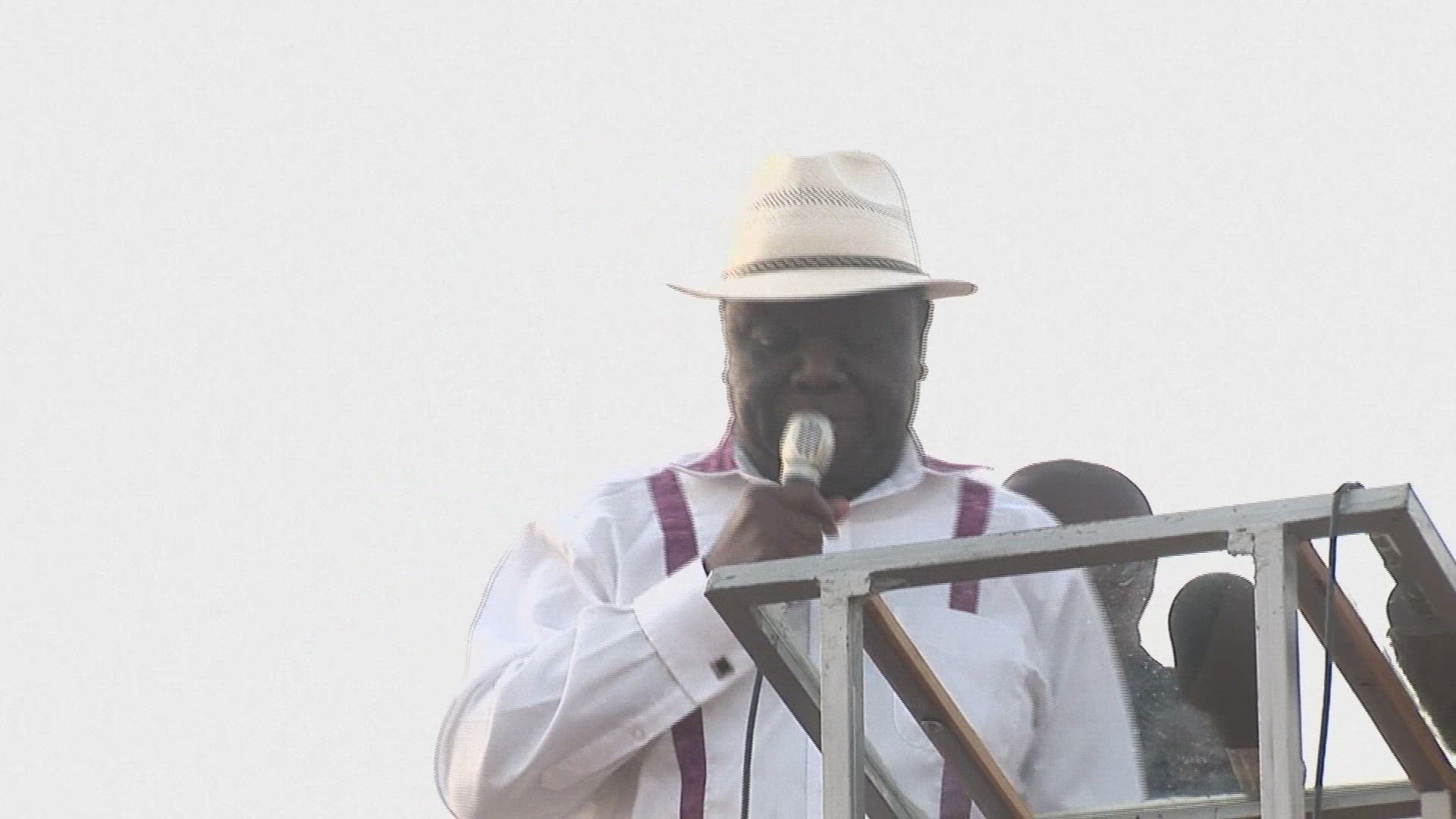 163174509 / News Footage / Jul 17, 2015