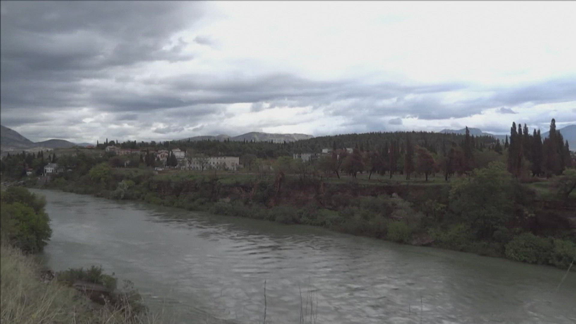 687981666 / News Footage / 2015