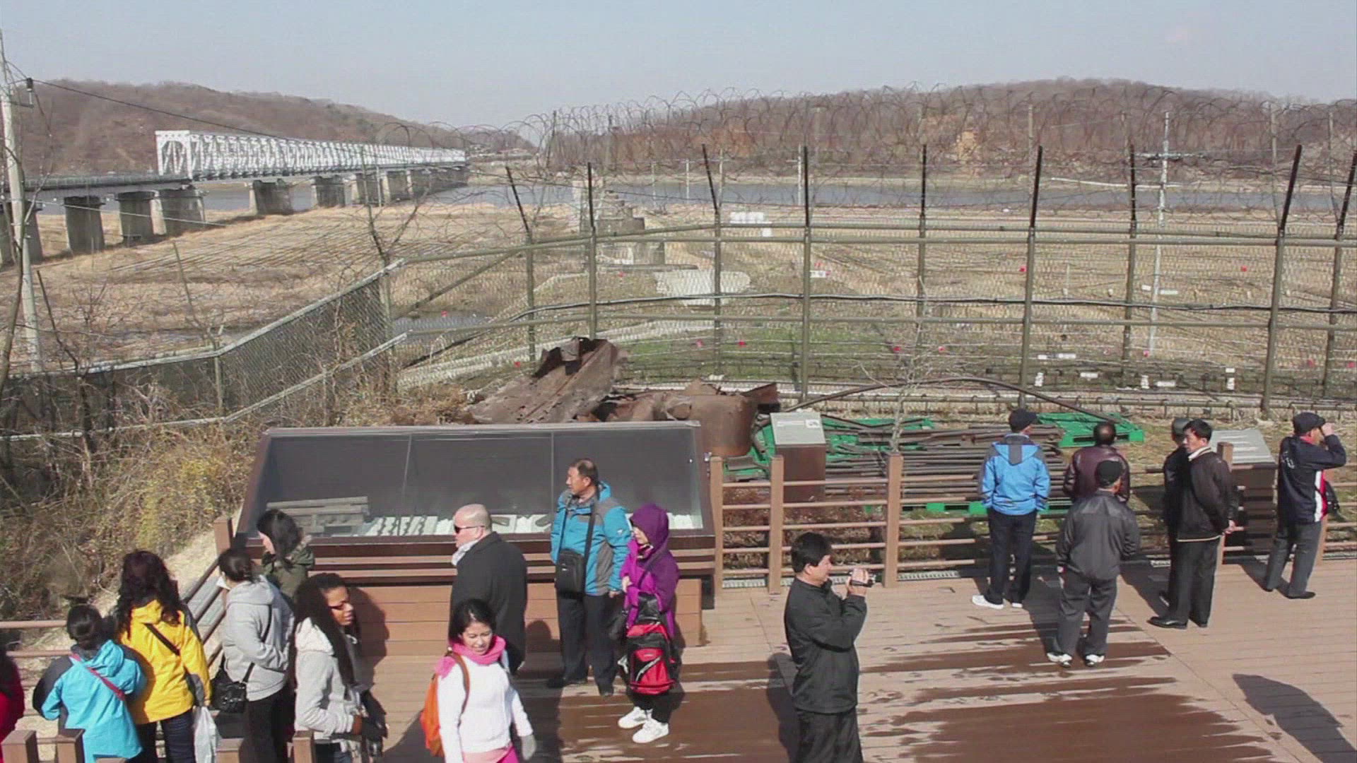 585752899 / News Footage / Jan 7, 2016