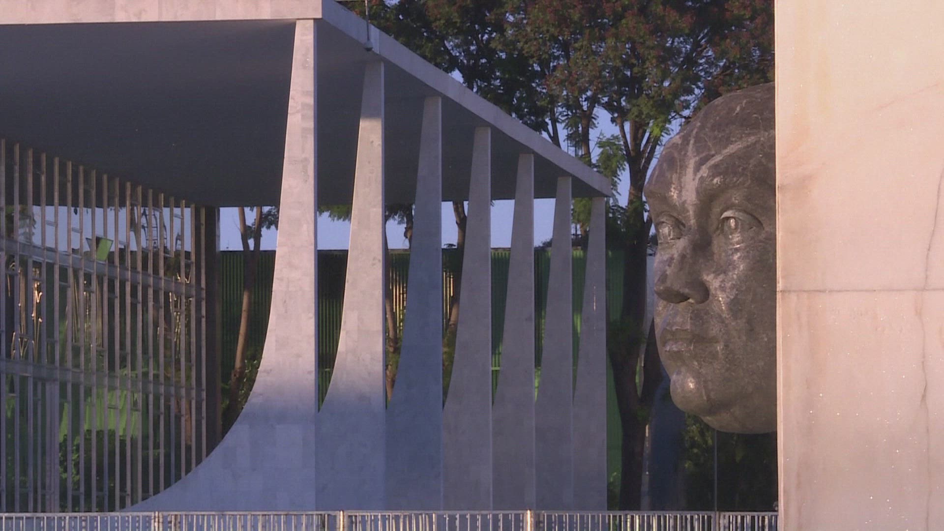 912009469 / News Footage / Apr 21, 2016