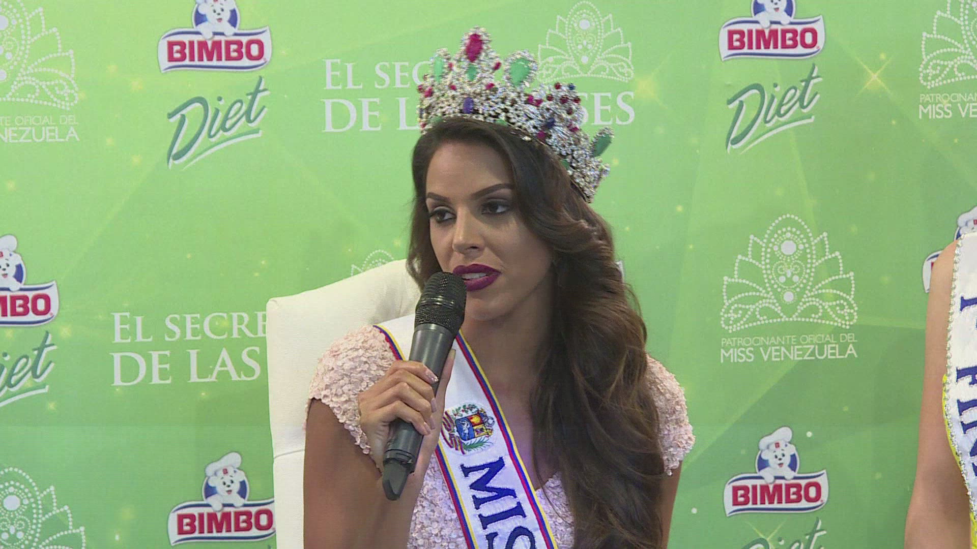 932050547 / News Footage / Oct 6, 2016