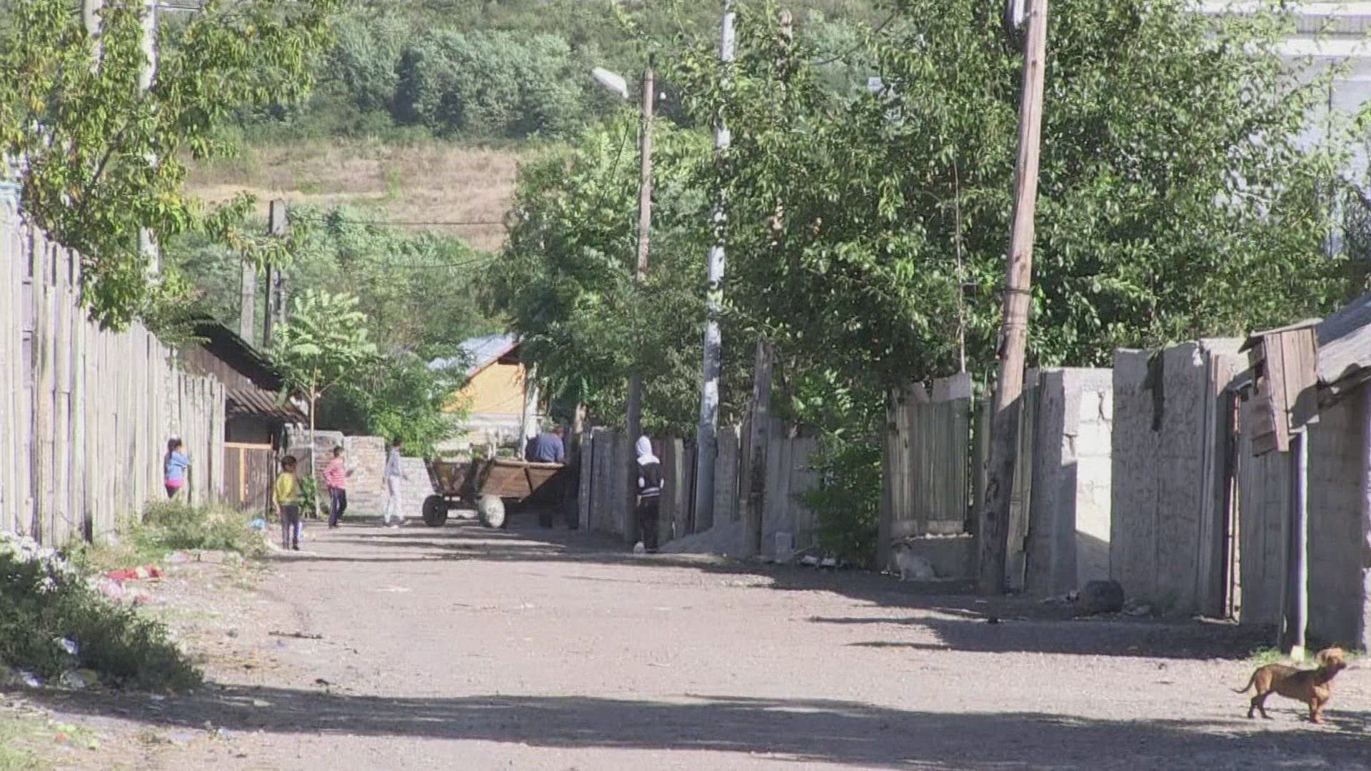 173641844 / News Footage / Oct 27, 2016