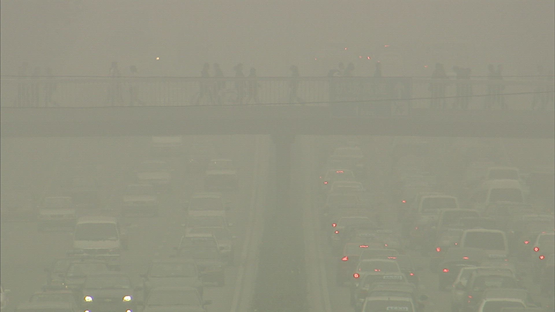 324528241 / Smog / Traffic Jam / Beijing