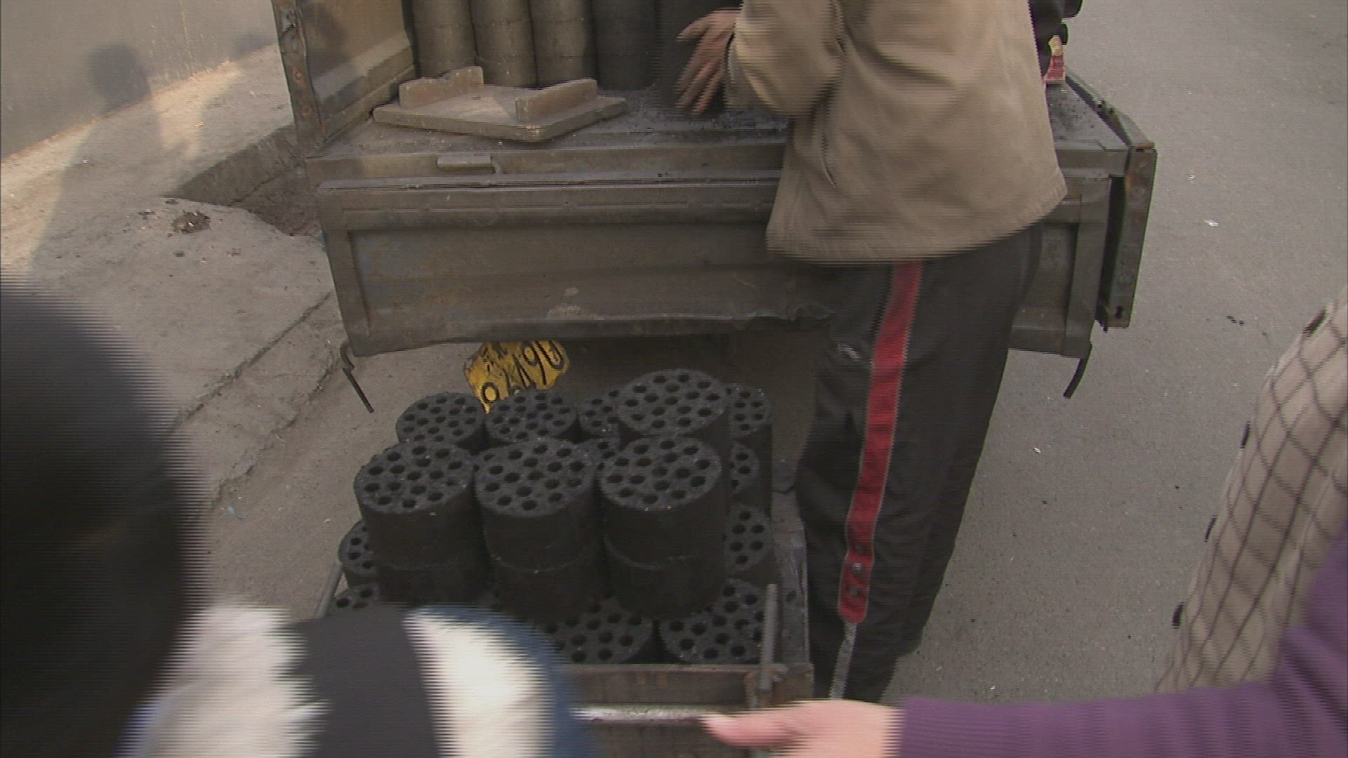 407506323 / Coal Merchant / Delivery / China