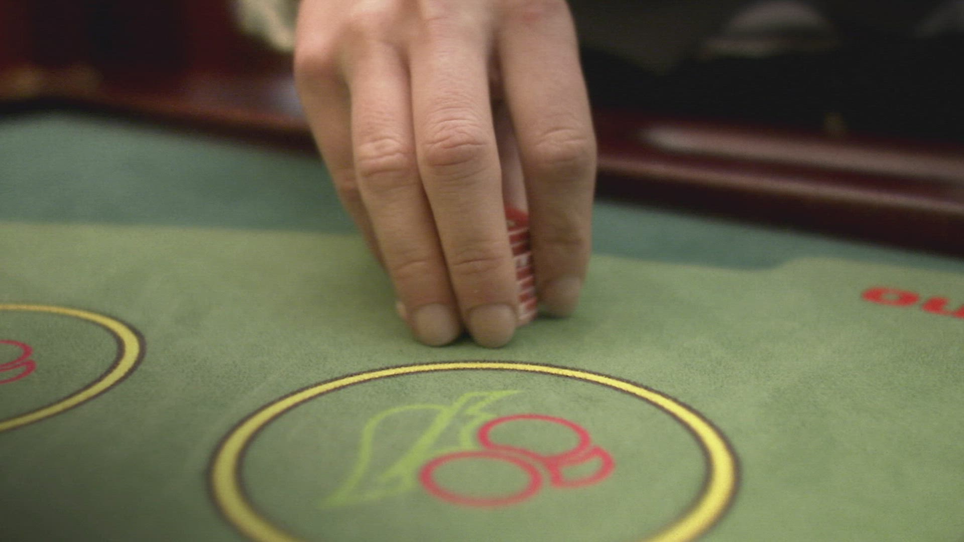 241038058 / Croupier / Black Jack / Casino