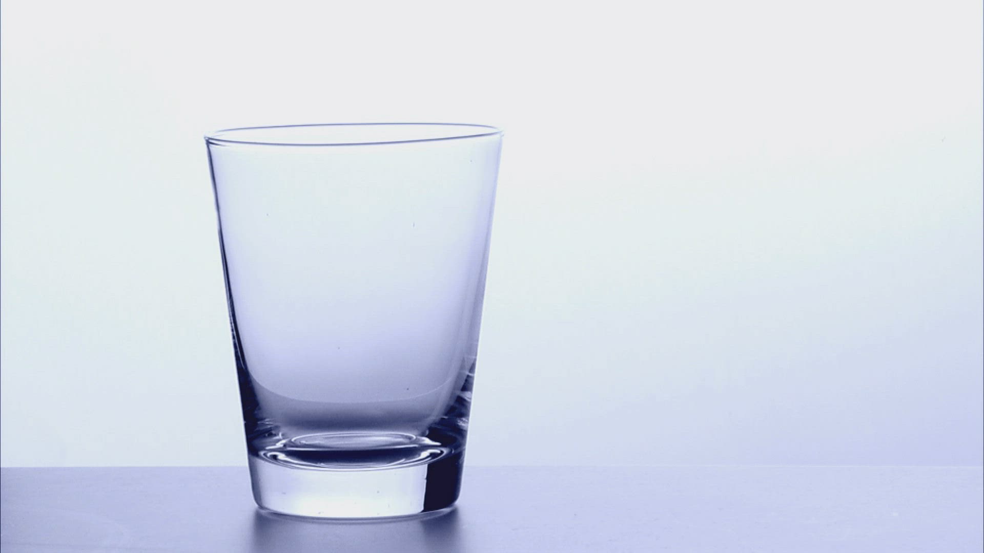 925656060 / Filling / Drinking / Water Glass