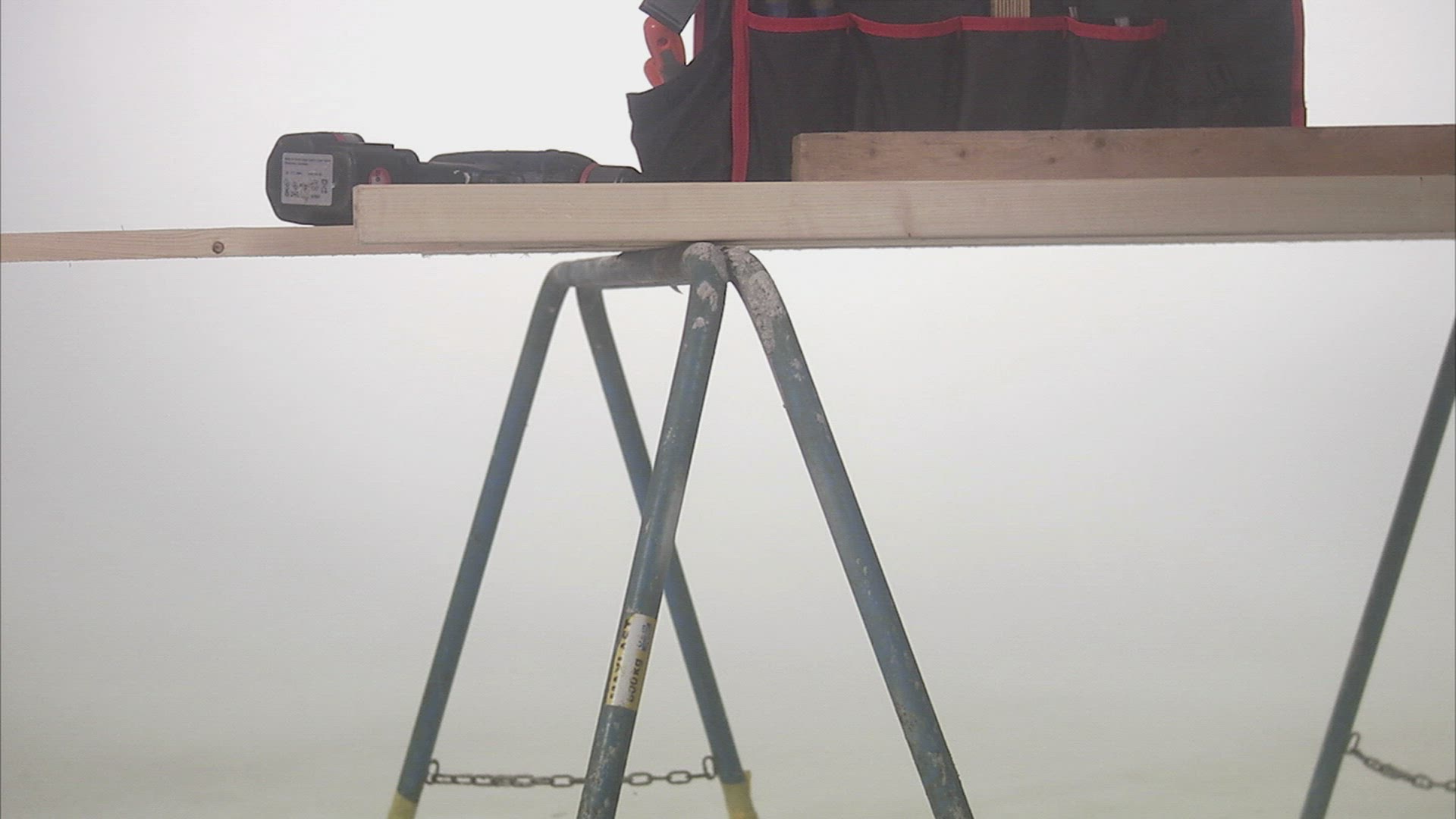 560984442 / Scandinavian Ethnicity / Craftsman / Saw