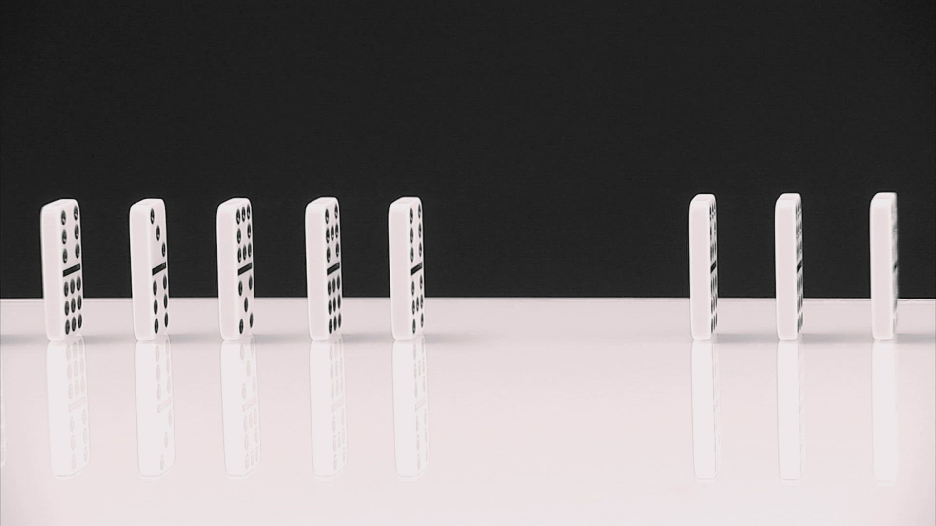534704052 / Failure / Dominoes / Play