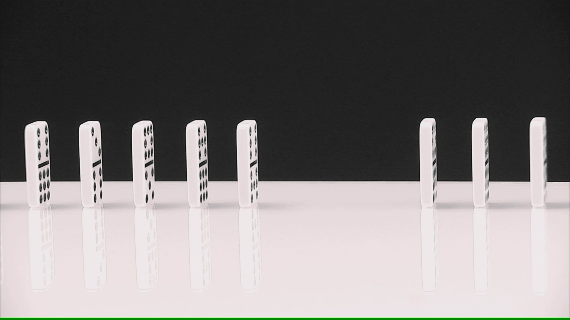 565694653 / Failure / Dominoes / Play