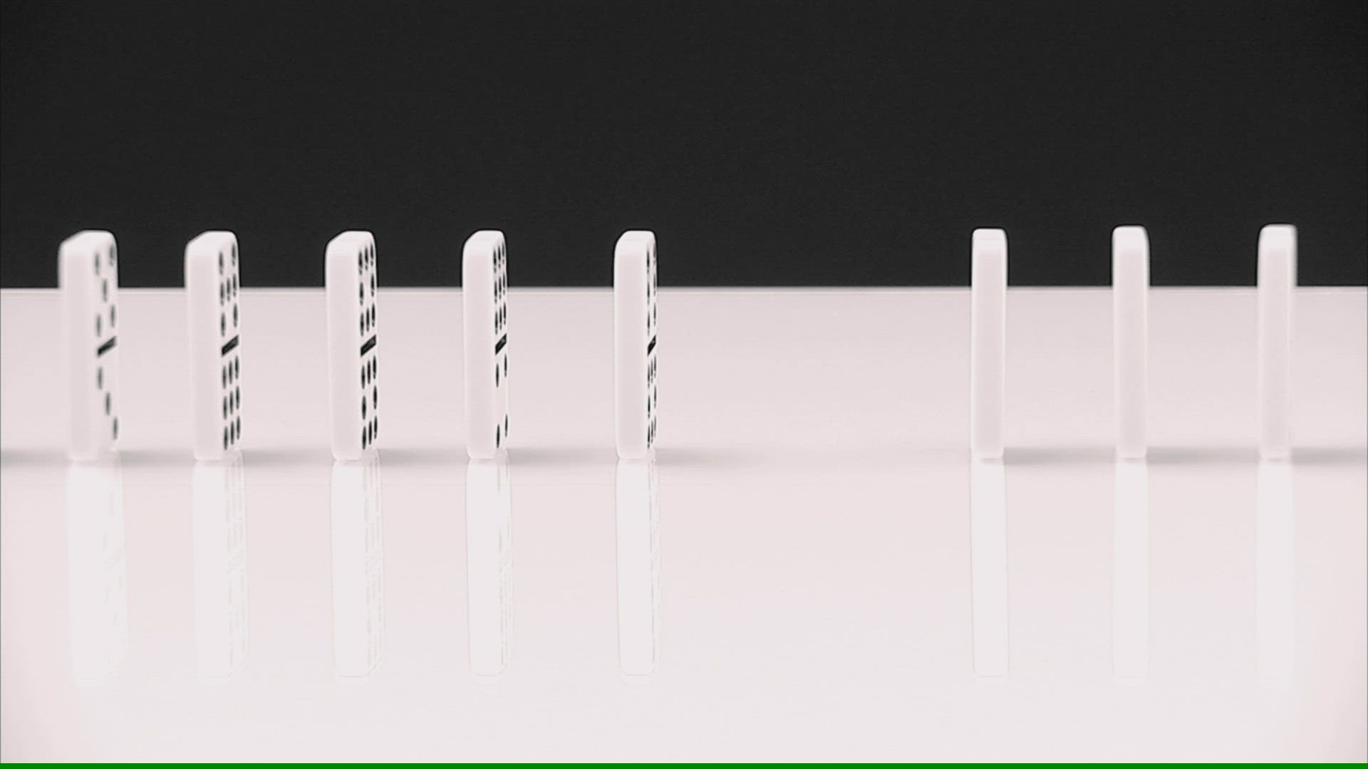 941448638 / Failure / Dominoes / Play