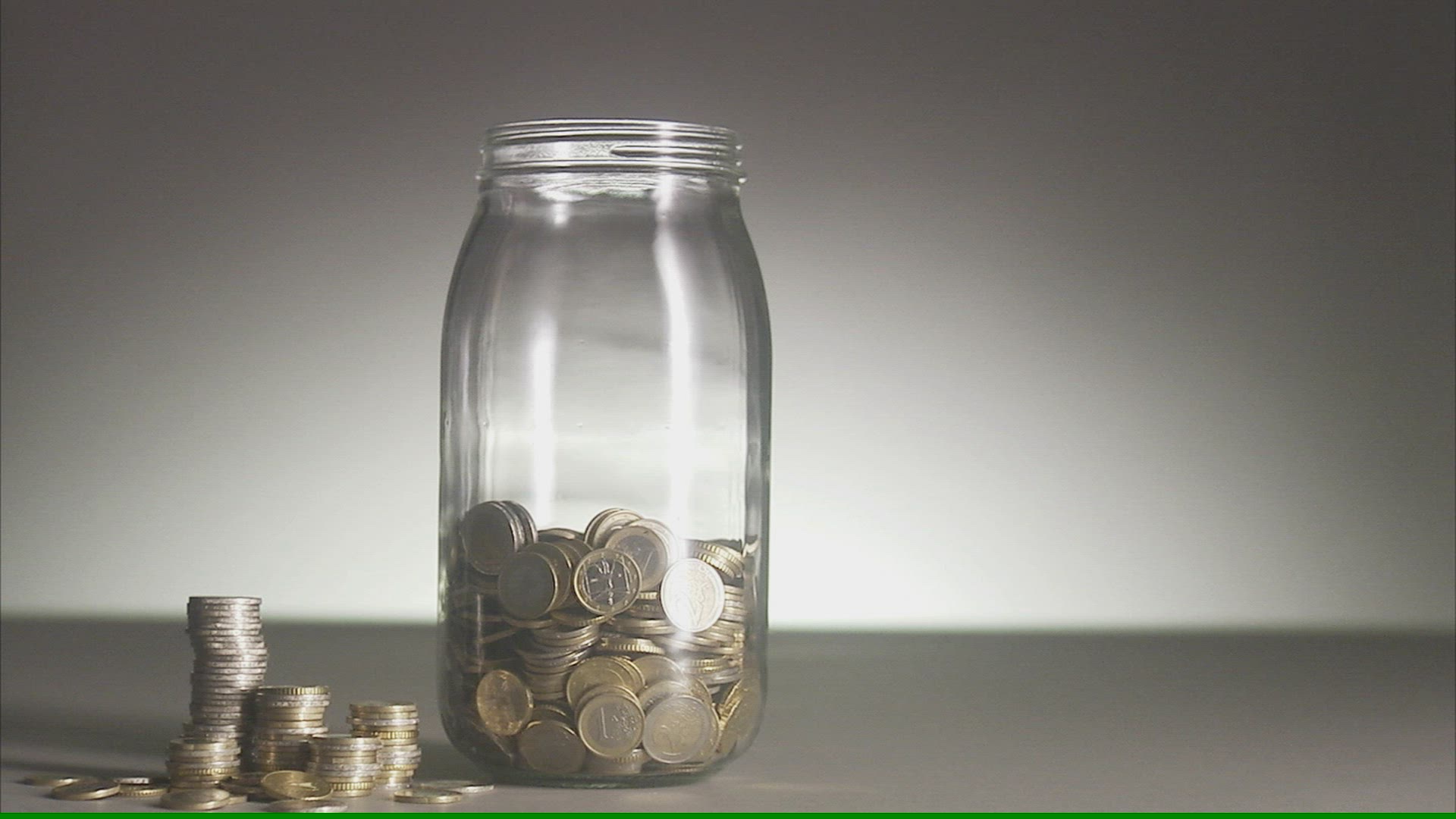 429488695 / Euro / Counting / Saving