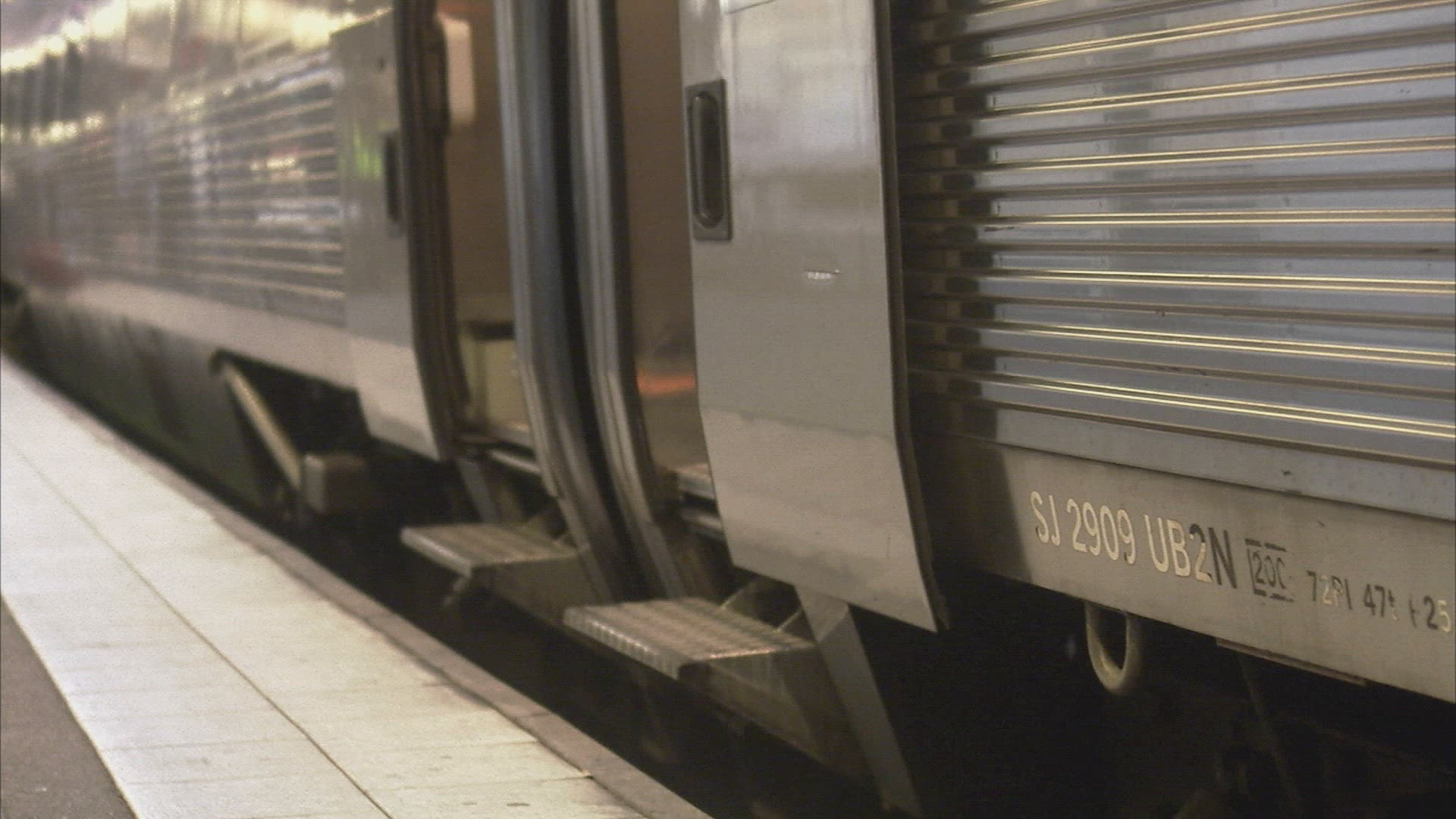 726715004 / Central Station / Walking Away / Stockholm