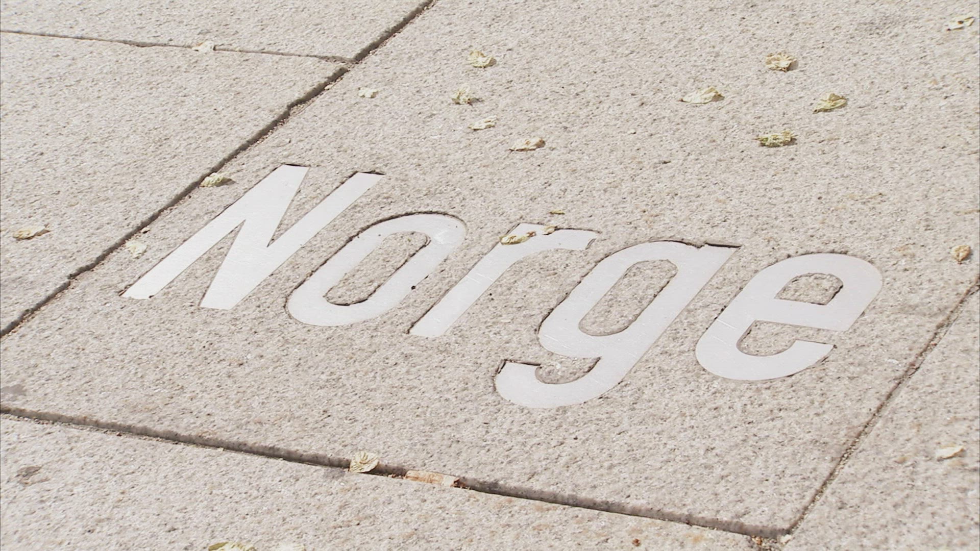 783298017 / Lettering / Pavement Plaque / Oslo