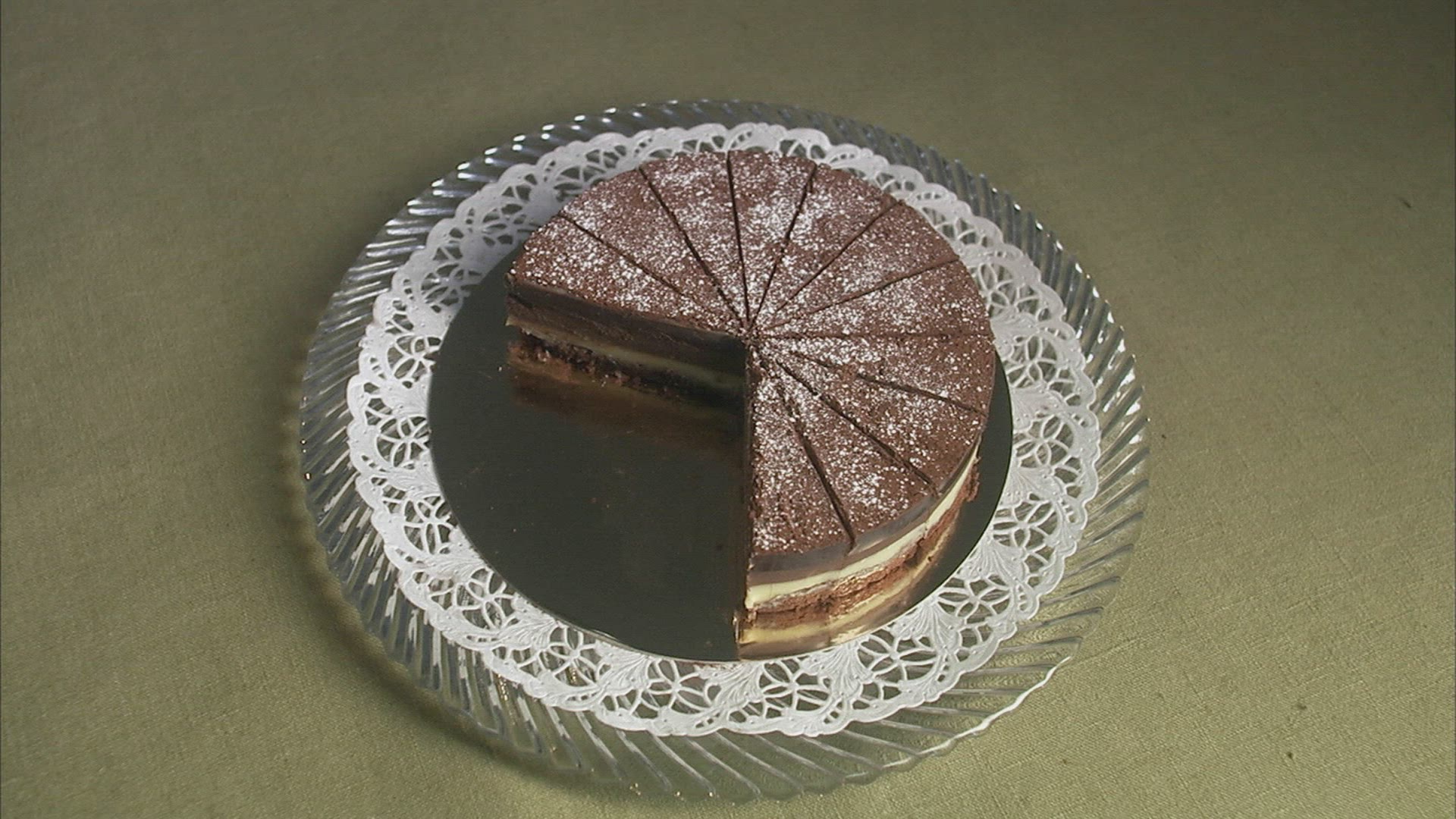 103629878 / Scandinavian Ethnicity / Piece of Cake / Compositing