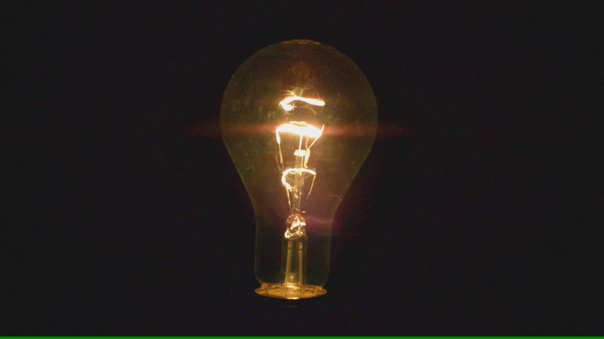 950804345 / Electricity / Light Bulb / Compositing