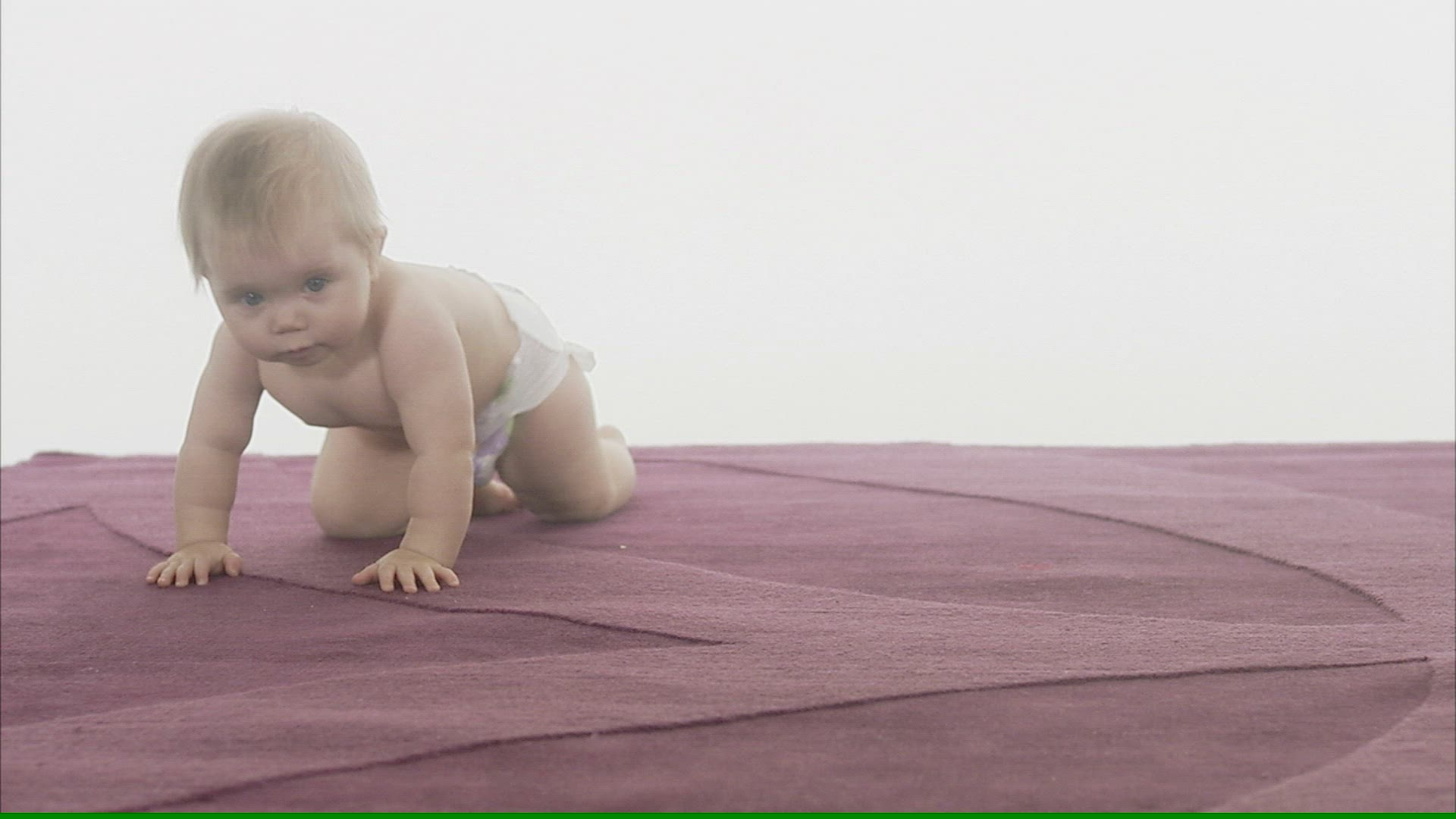 493359630 / Girl / Crawling / Childhood