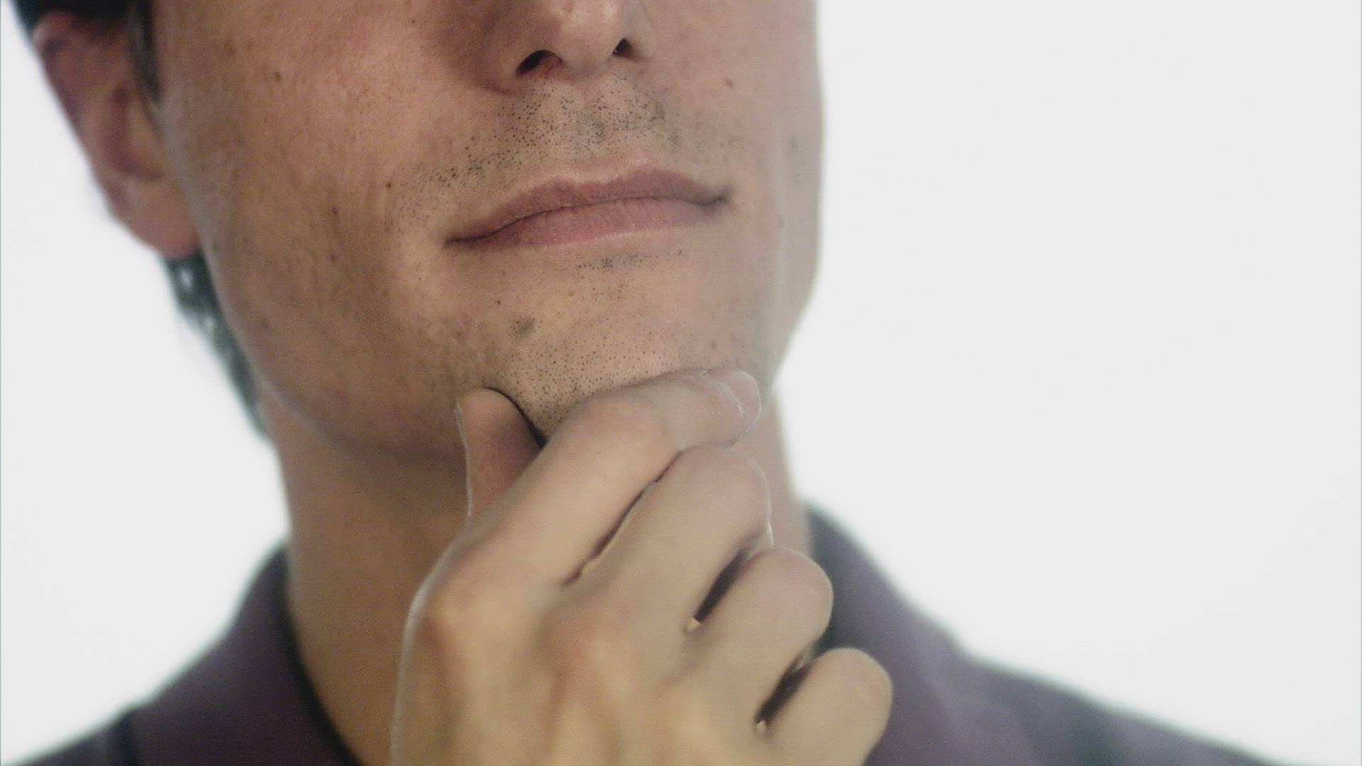 112761637 / Man / Hand on Chin / Thinking