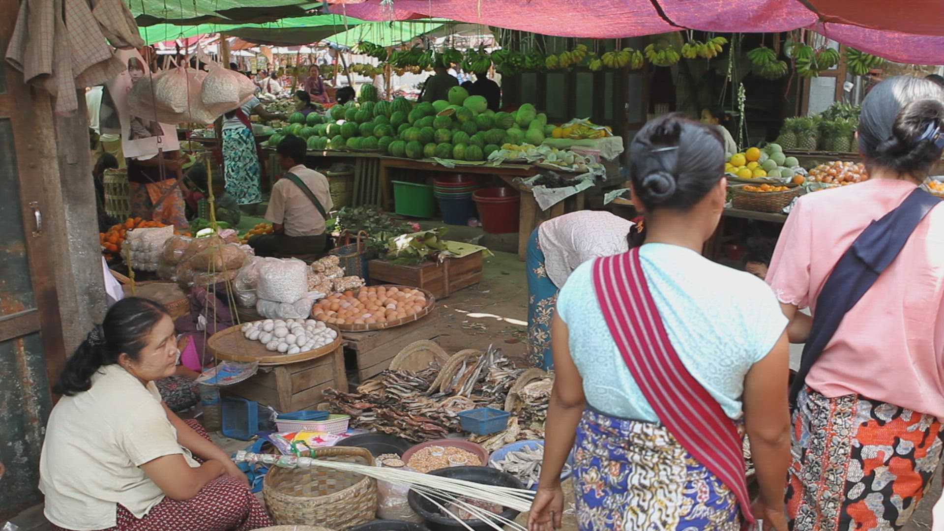 718823593 / Merchant / Fish Market / Myanmar