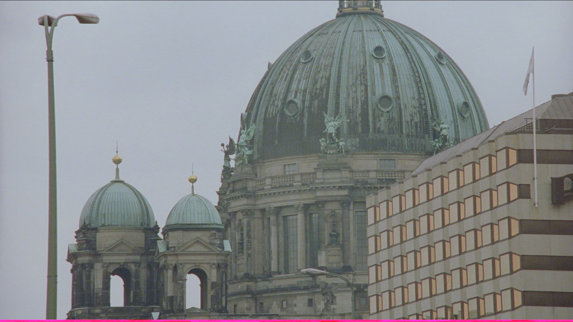 696459118 / Building / Berlin / 1996