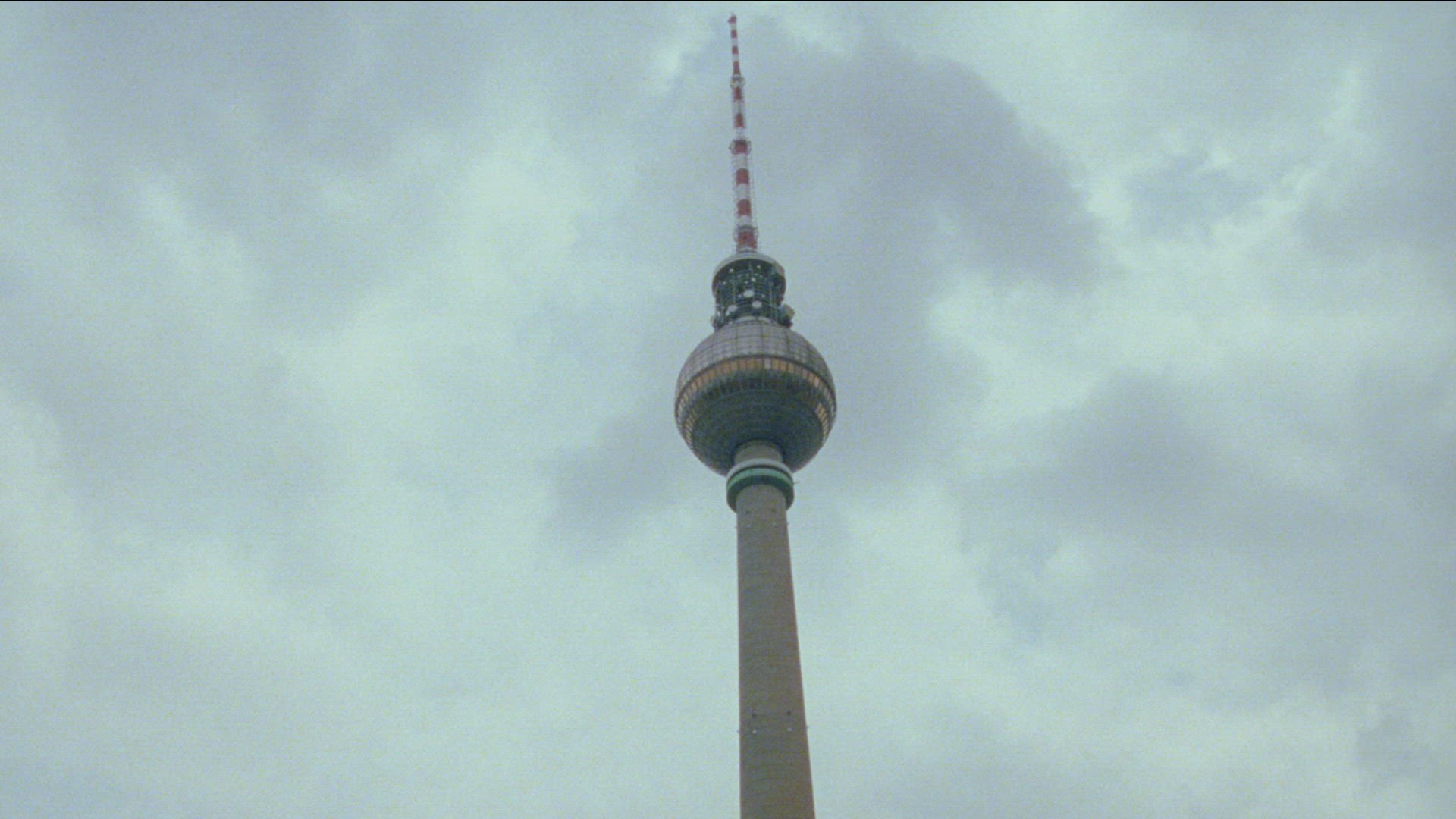 495397046 / Building / Berlin / 1996