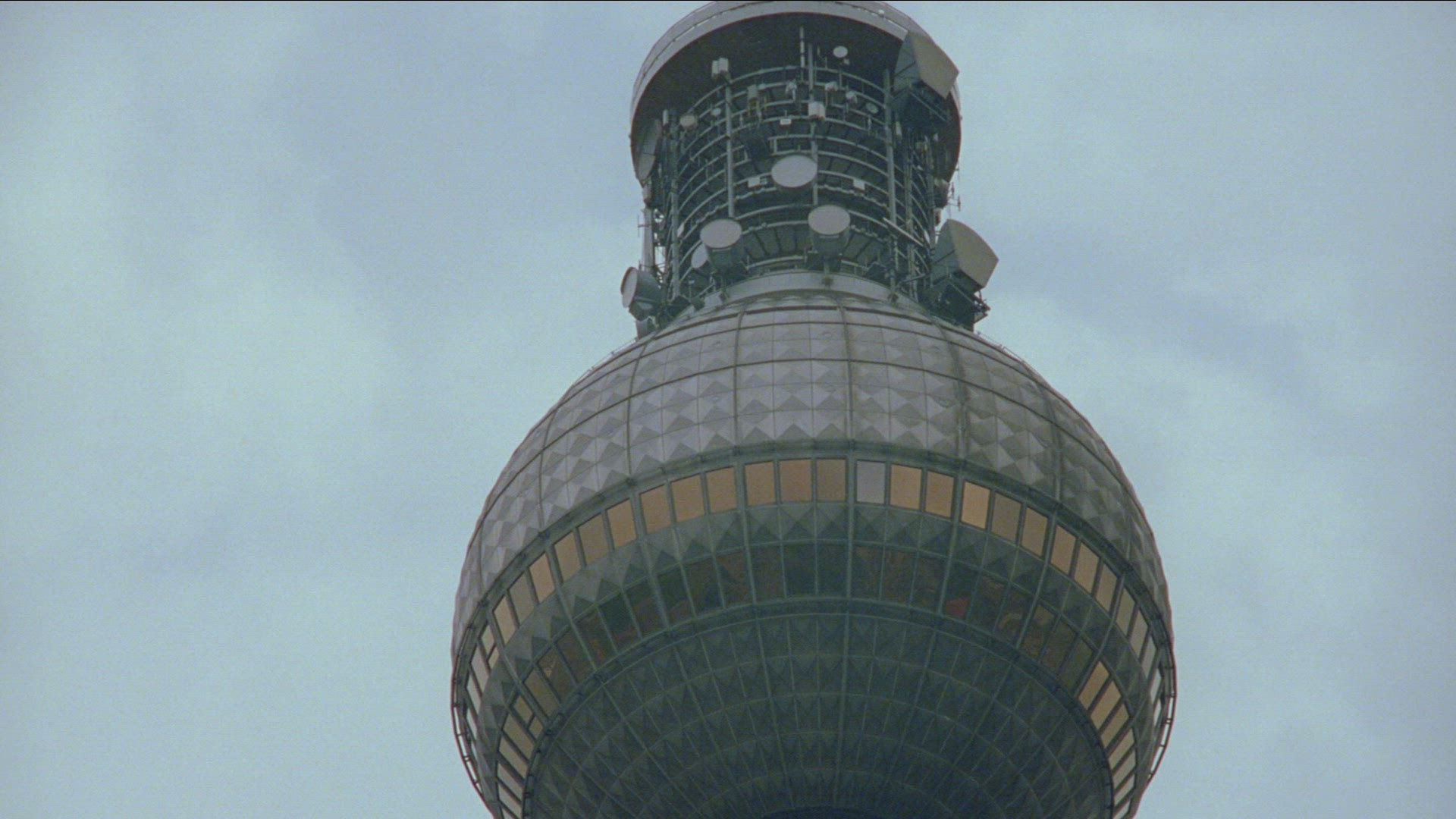 306346754 / Building / Berlin / 1996