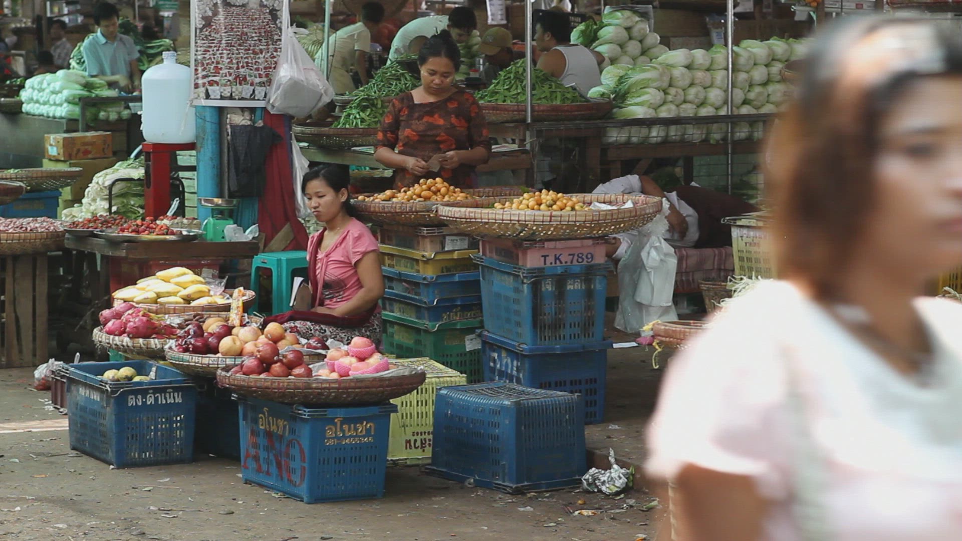 302885979 / People / Market / Myanmar