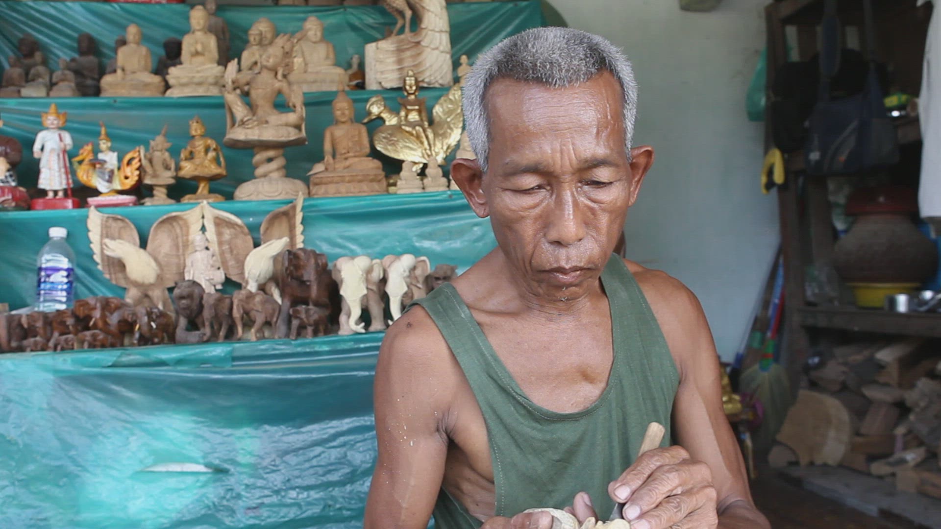 268180875 / Craftsman / Carving / Myanmar