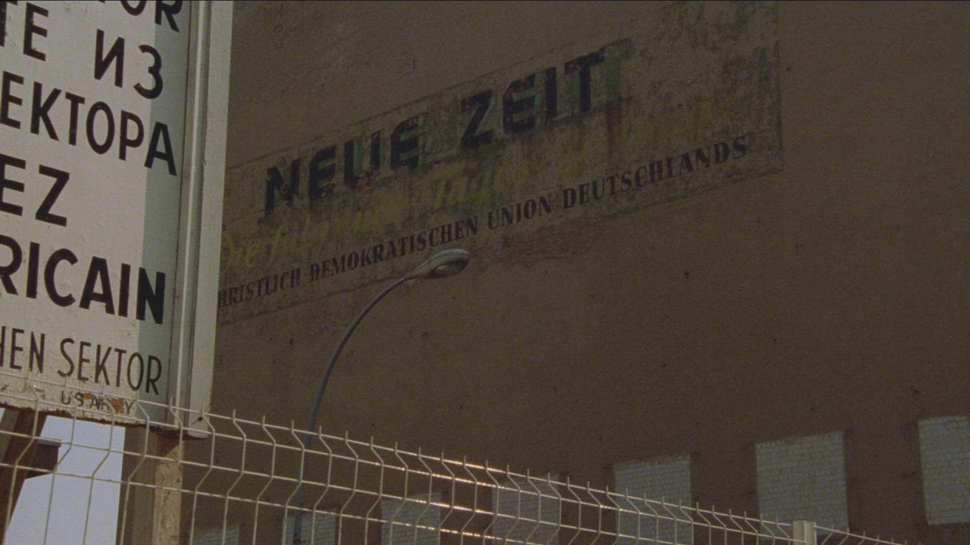 735797125 / Checkpoint Charlie / Berlin / 1996