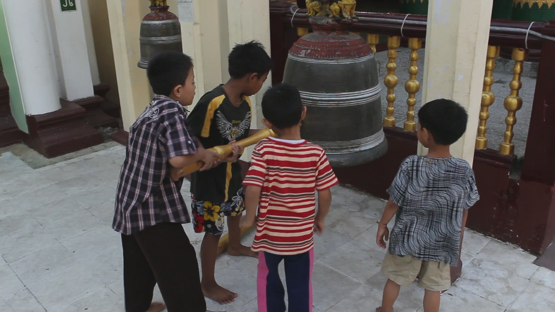 130981128 / People / Temple / Myanmar