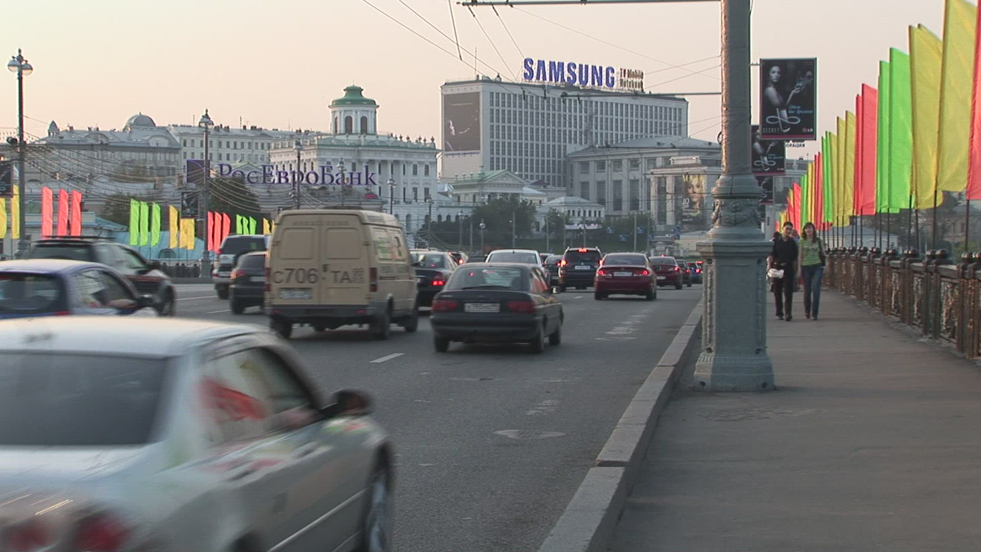 858490417 / Pedestrian / Bridge / Moscow