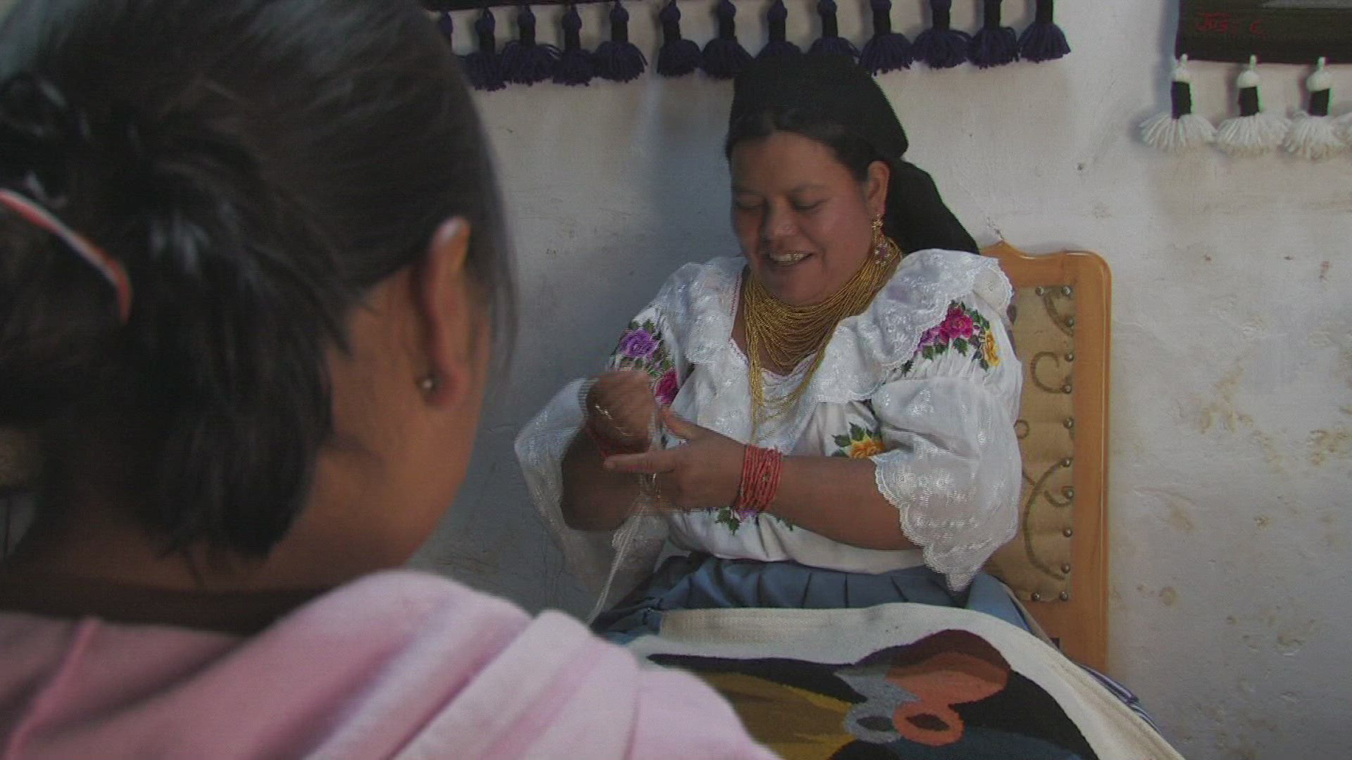 767821233 / Woman / Handcrafted Work / Galápagos / Ecuador