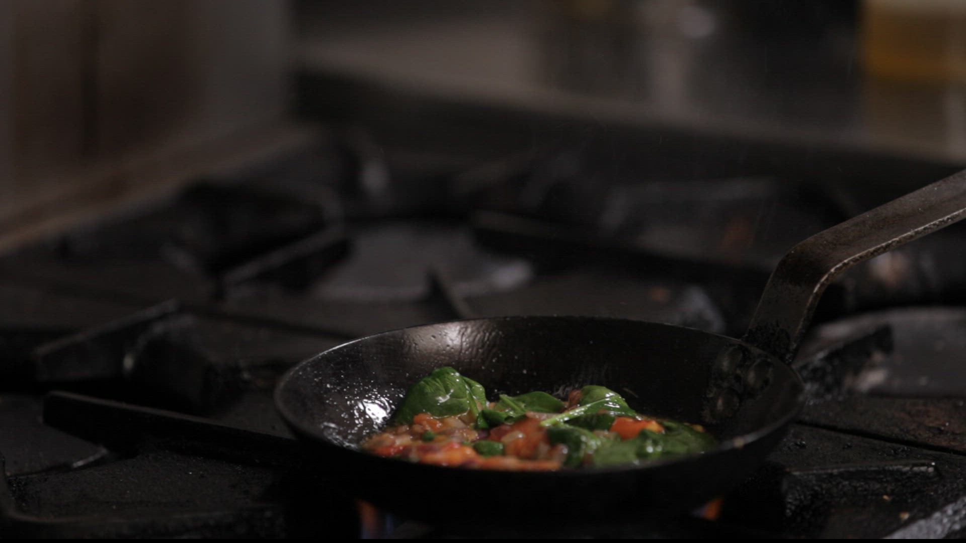 956573127 / Omelette / Preparing Food