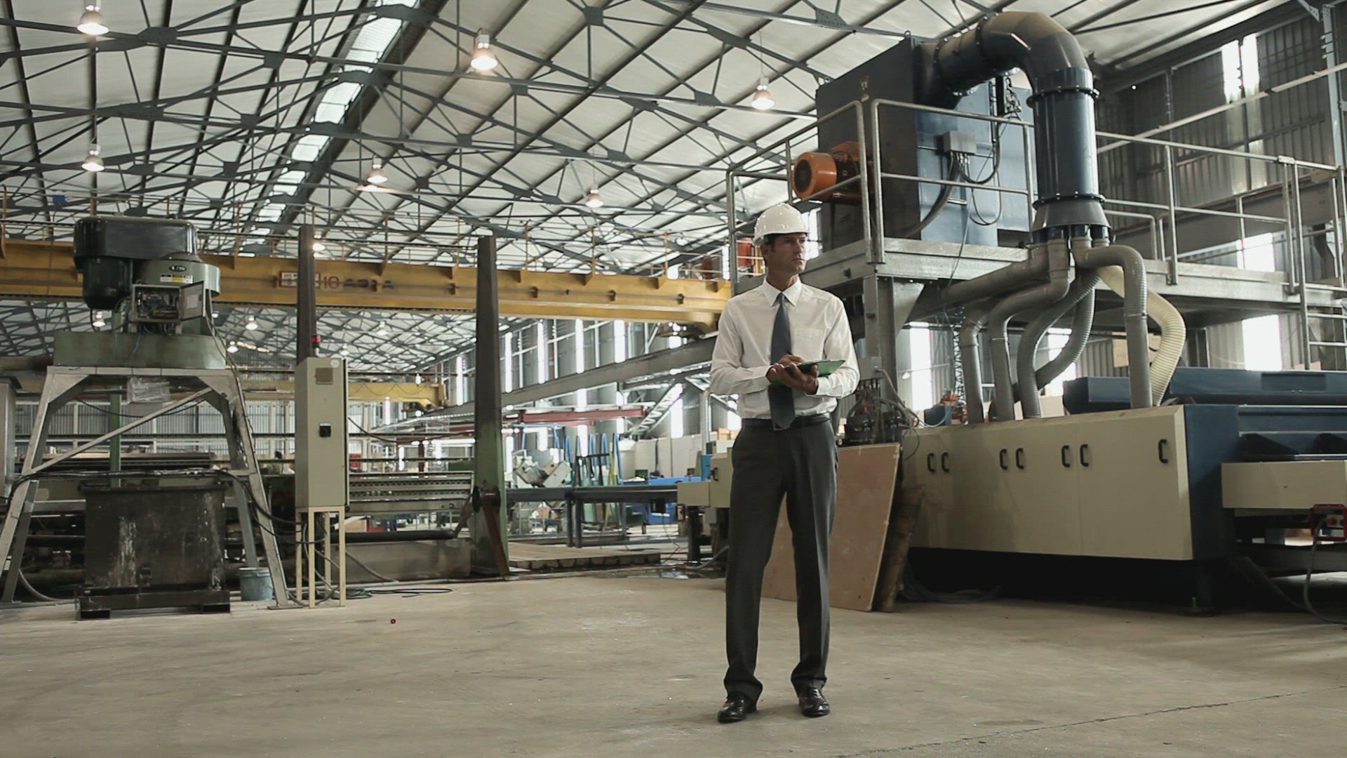 595516086 / Engineer / Safety Helmet / Working