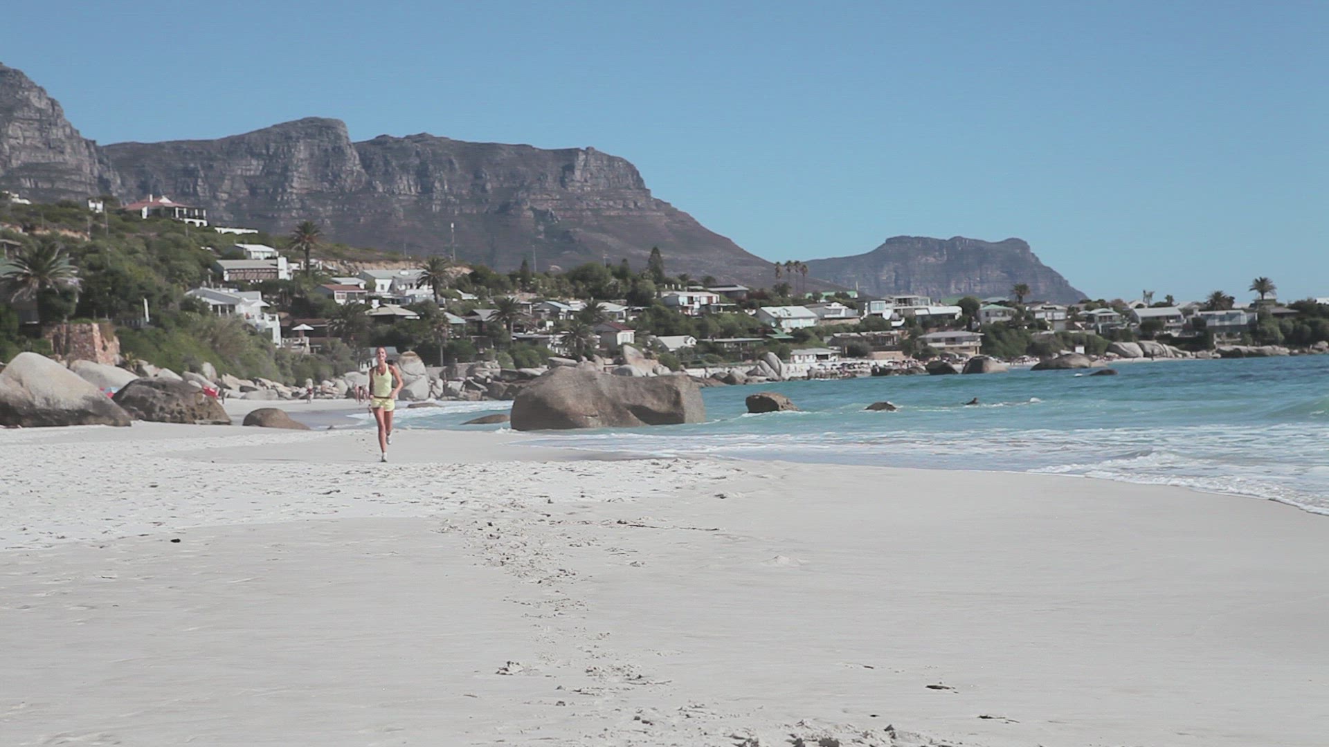 207251241 / Jogger / Running / Seascape