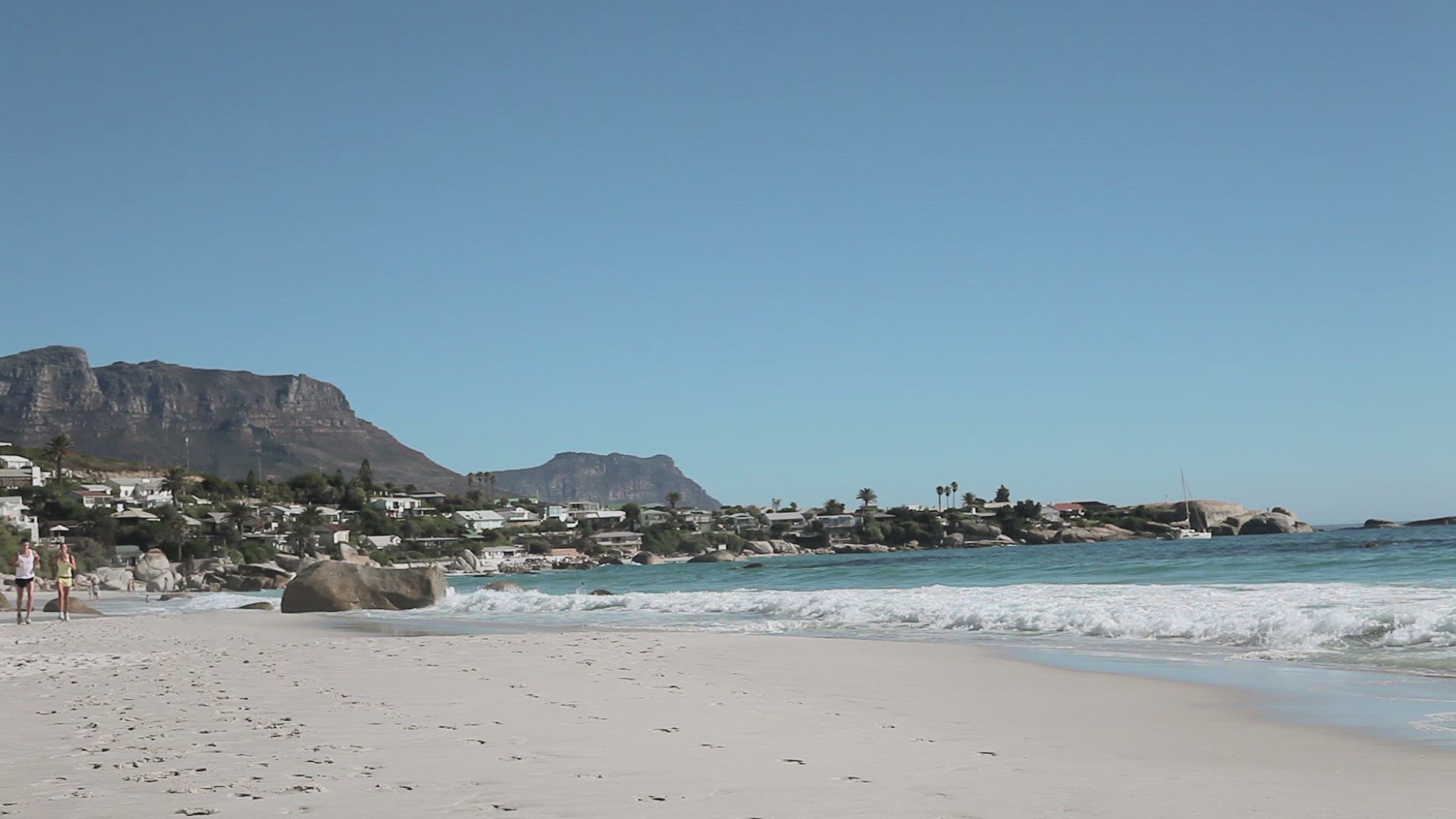 736643975 / Jogger / Running / Seascape
