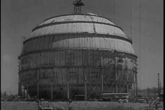 An early nuclear reactor is built by GE in the 1940s.