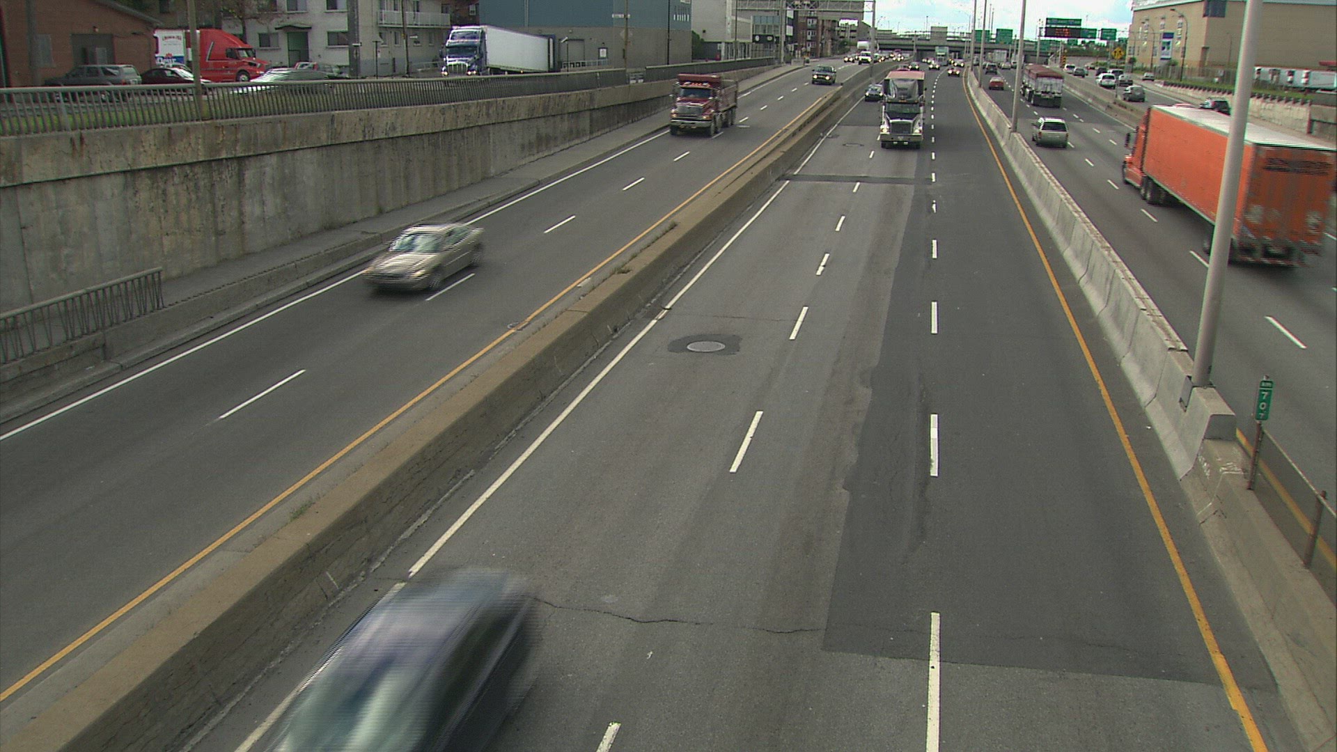 225161236 / Road Traffic / Street / Canada