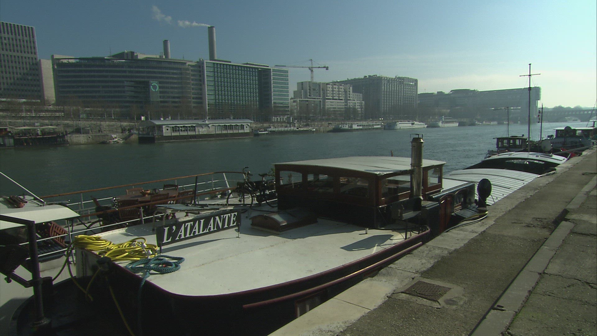 748046137 / Riverbank / River Seine / Paris