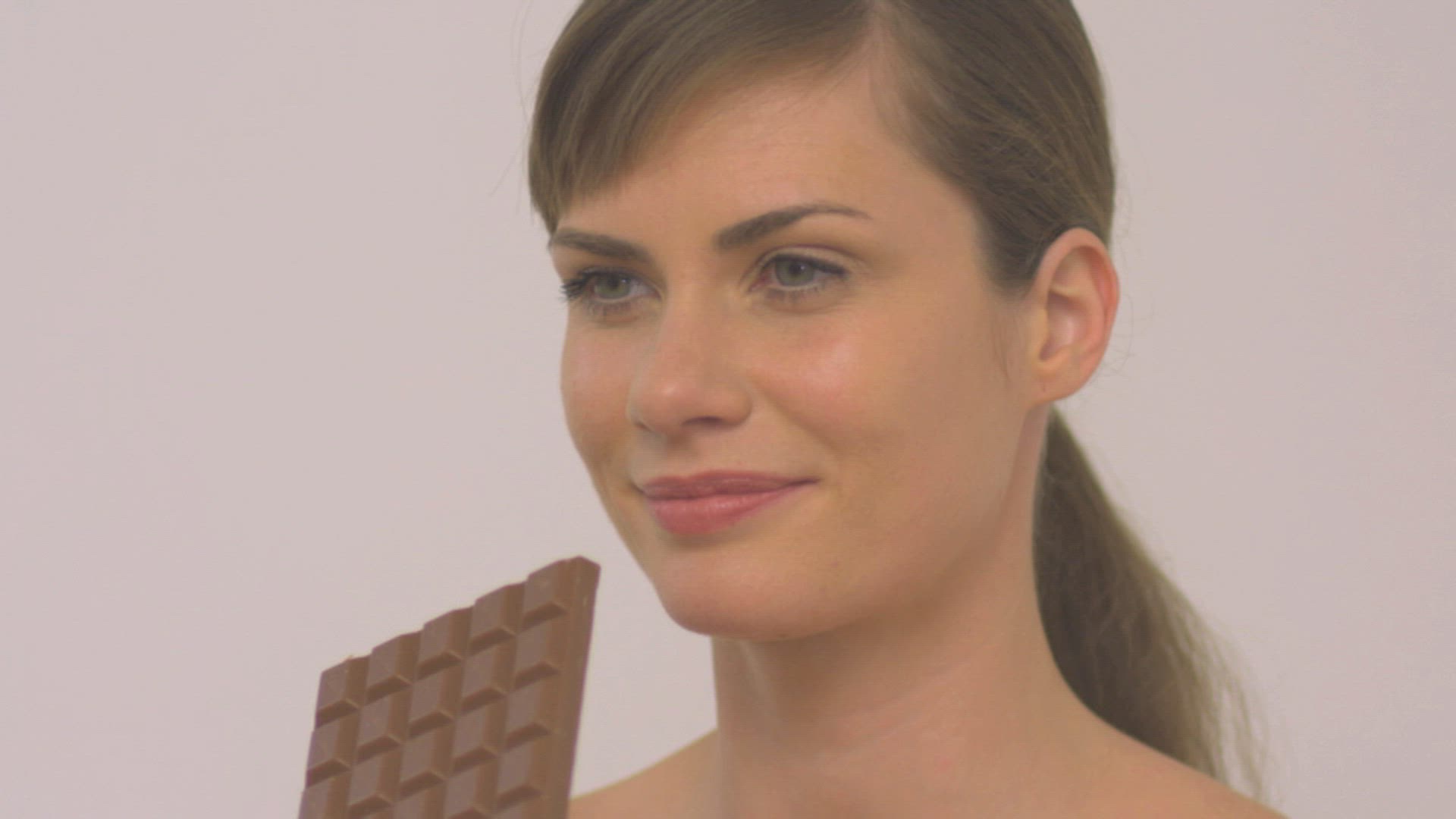 686681450 / Woman / Chocolate