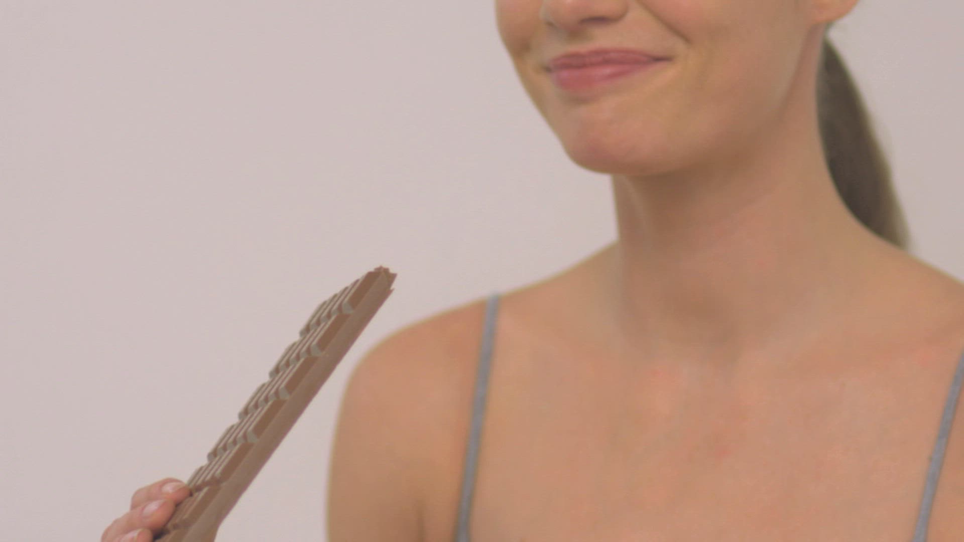 209833481 / Woman / Eating