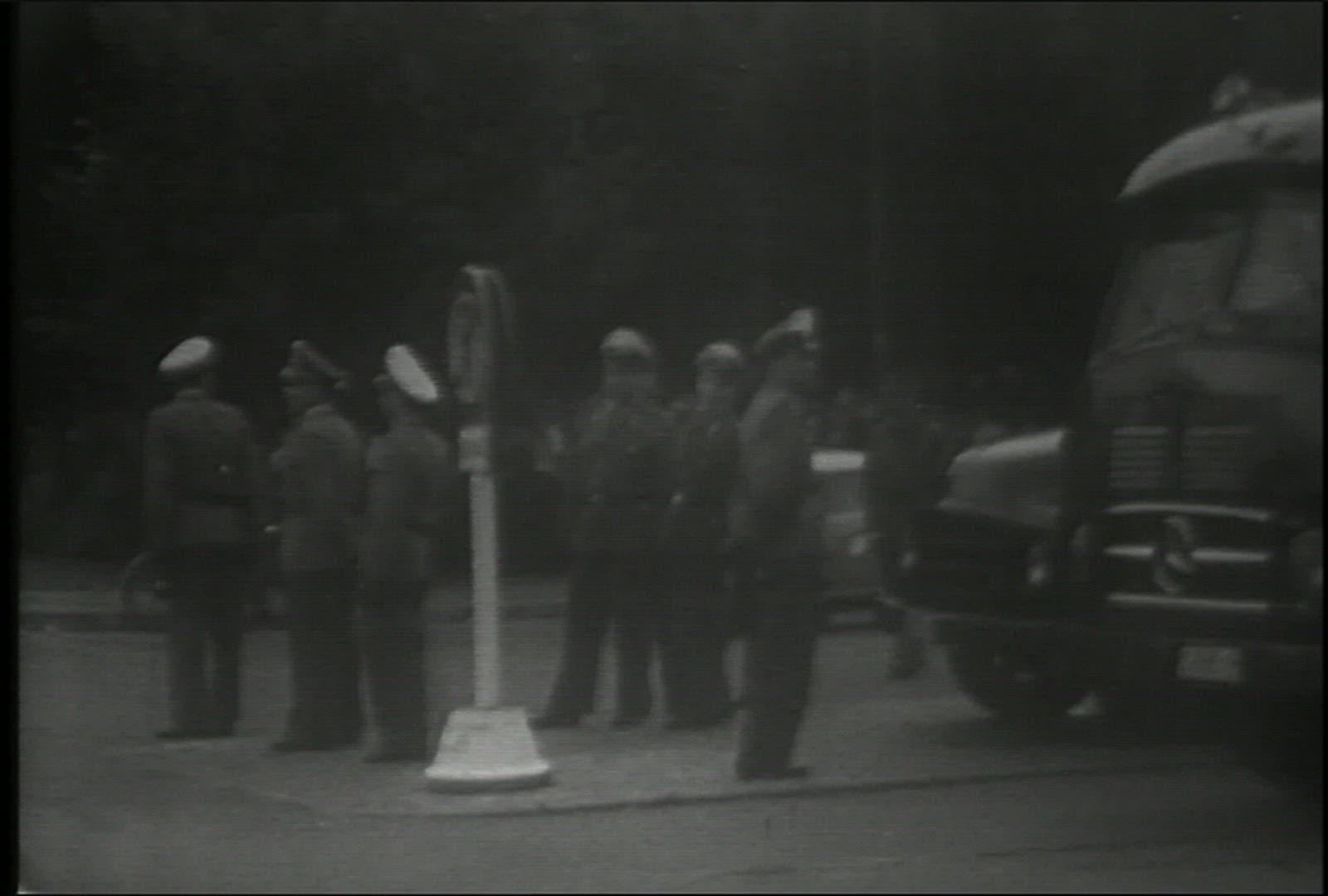 521621977 / Rise of the Berlin Wall / Berlin Ultimatum / East Berlin / Germany / 1961