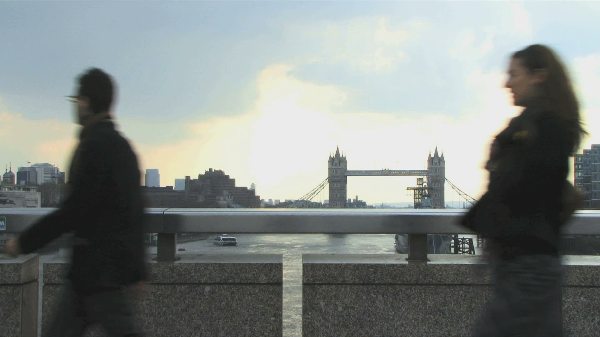 833632894 / Commuter / Bridge / London