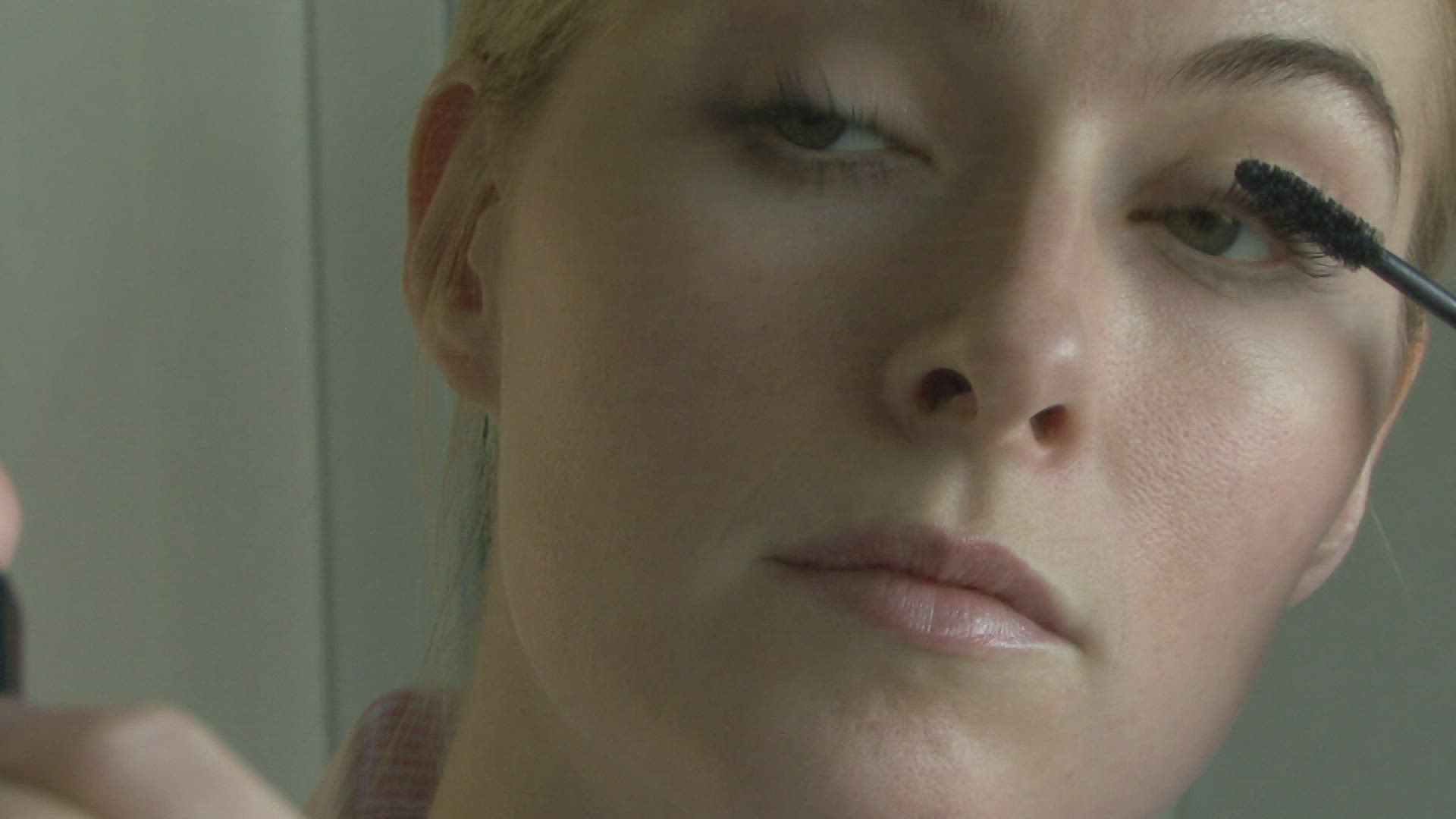 697501463 / Woman / Make up