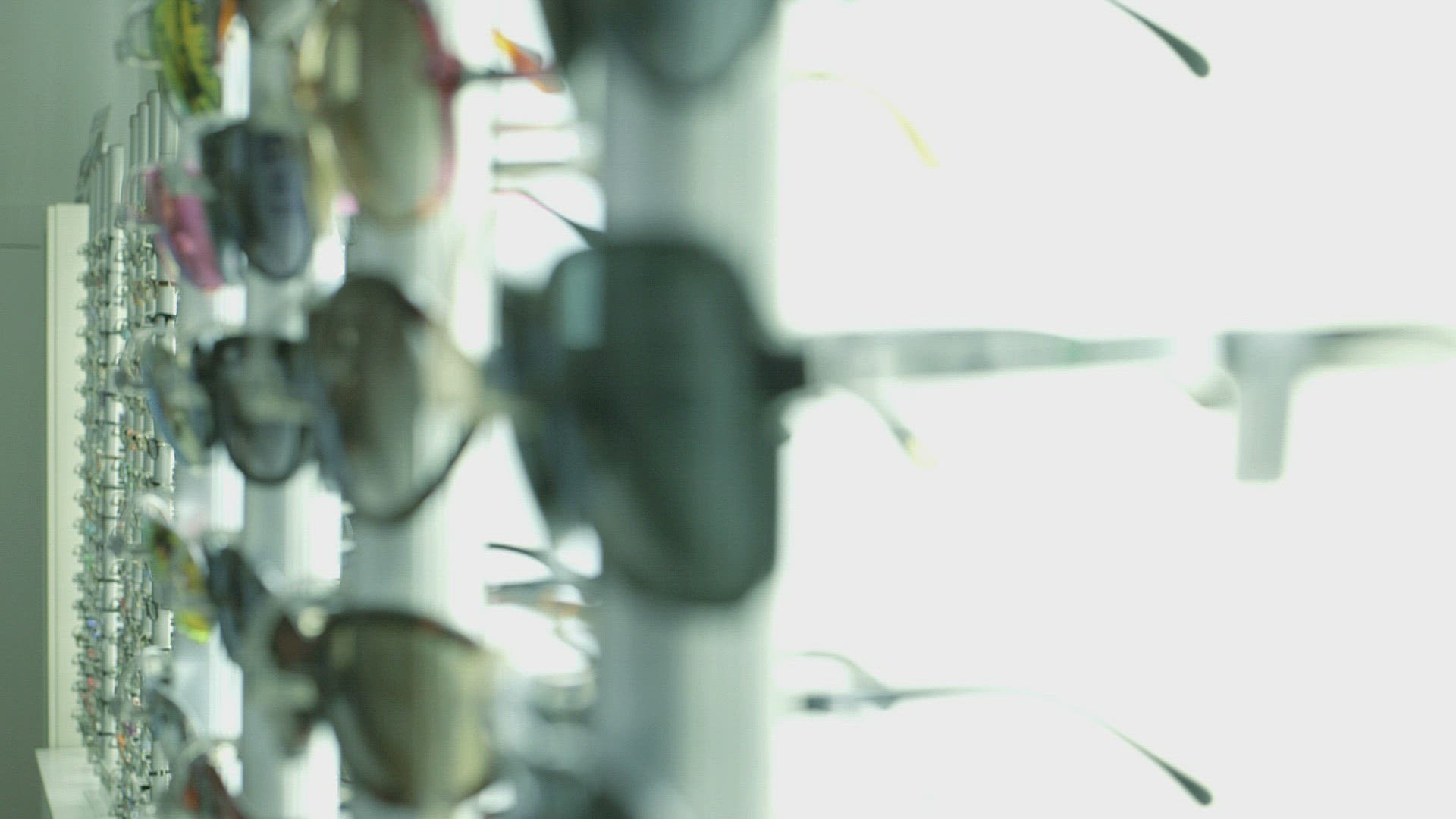 246753805 / Optician / Customer / Advising